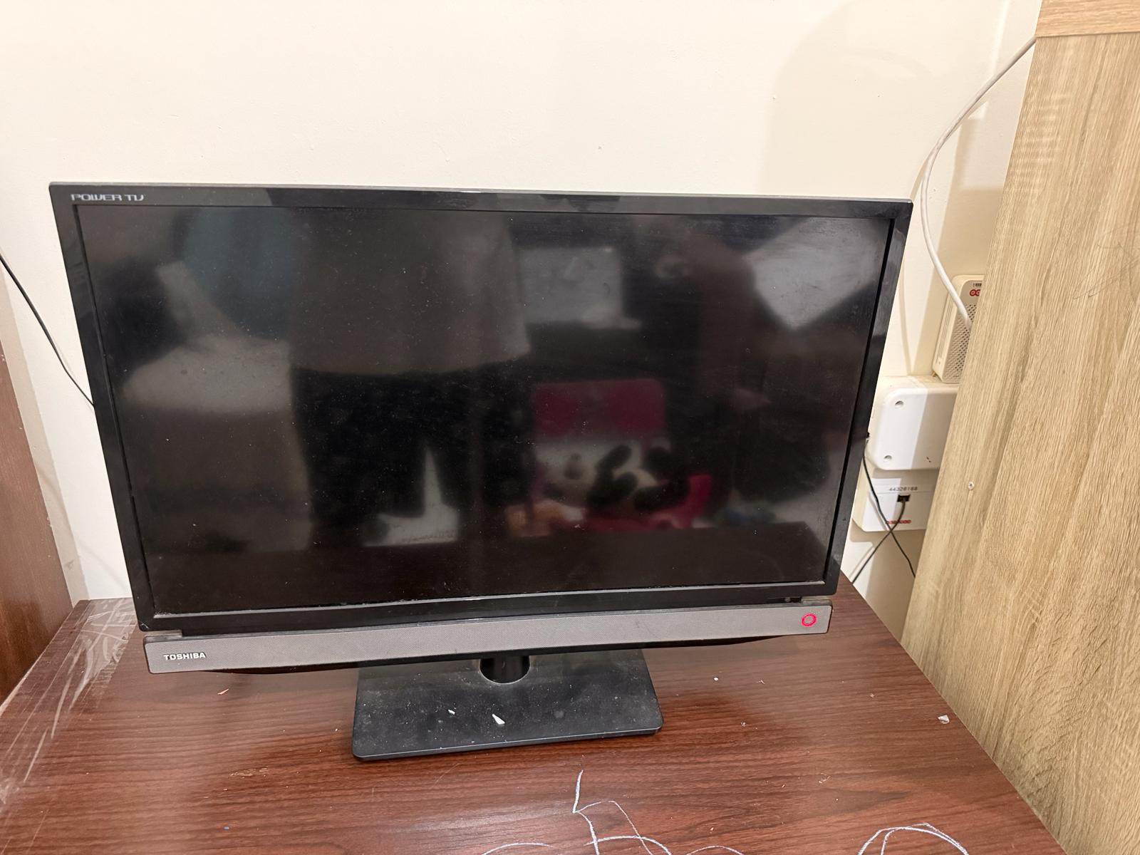 24 INCH TOSHIBA TV IN GOOD CONDITION FOR URGENT SALE. - Image 4