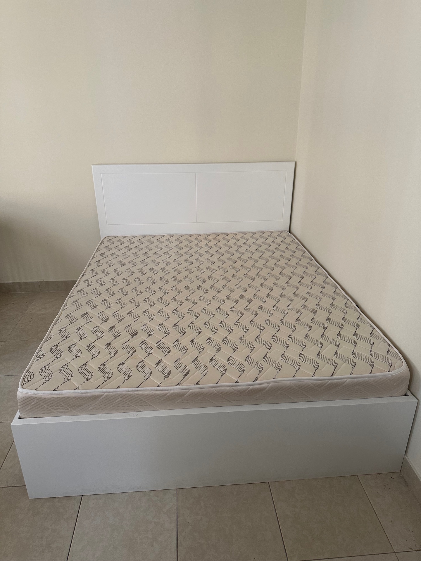 Queen Bed + Mattress (160×200) – Almost New - Image 3