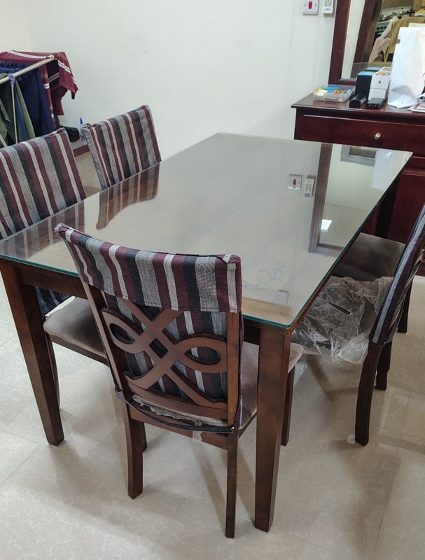 Dining table and five chairs - Image 2