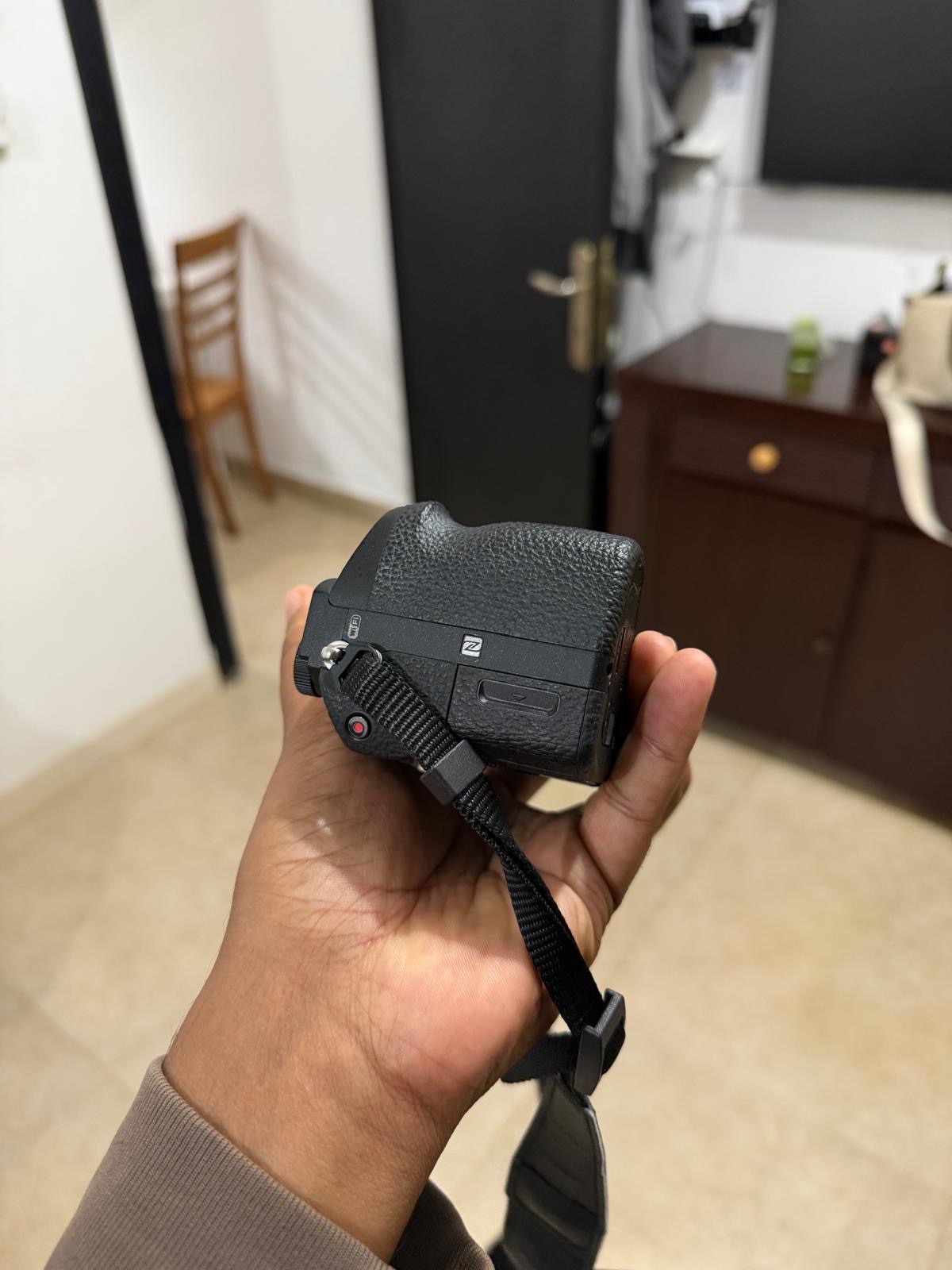 جسم Sony a7ii، شاحن، بطاريات وحقبة - Image 6