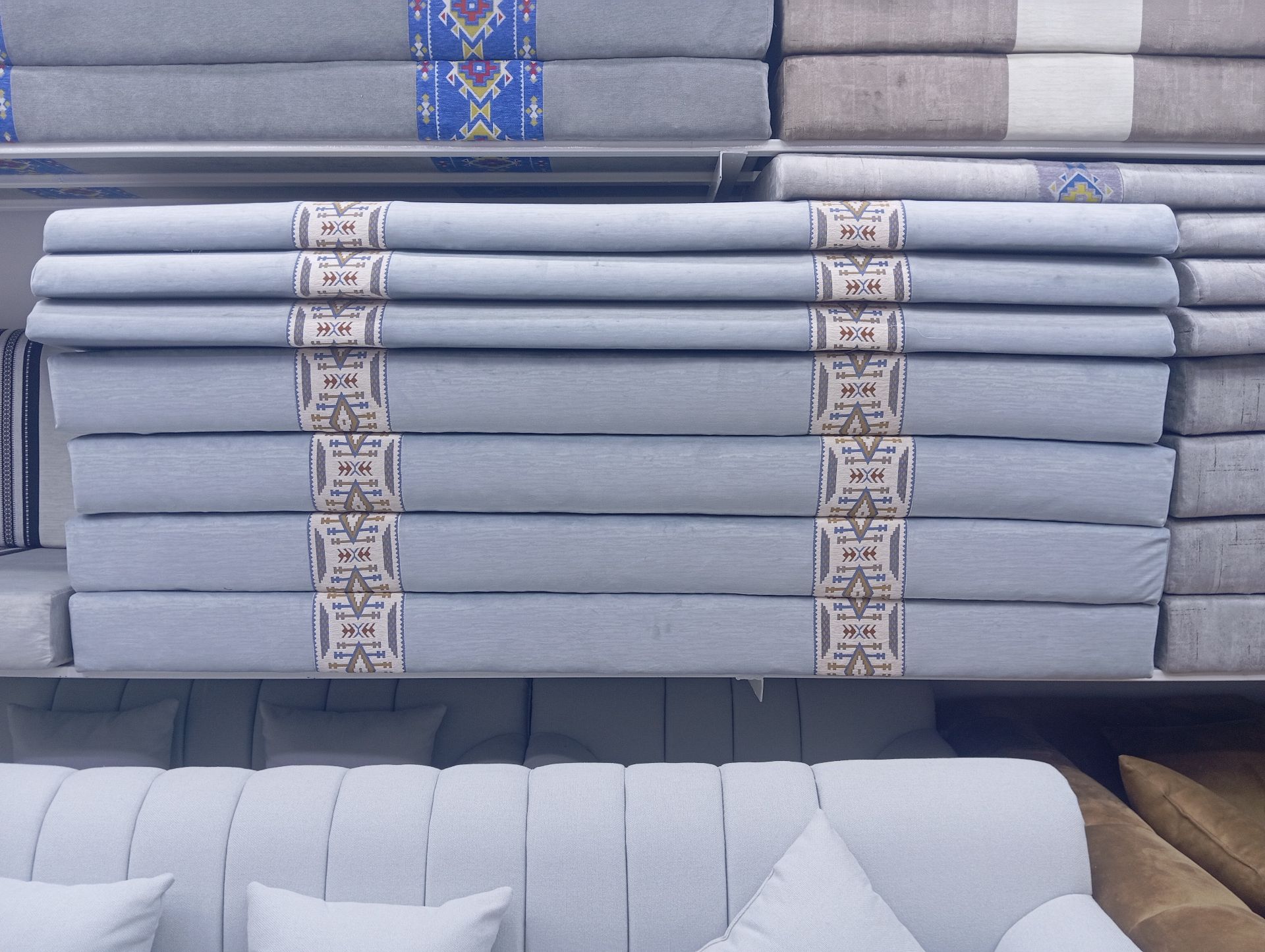 High-Quality Sofas, Luxury Arabic Majlees & Premium Carpets – Selling & Professi - Image 2