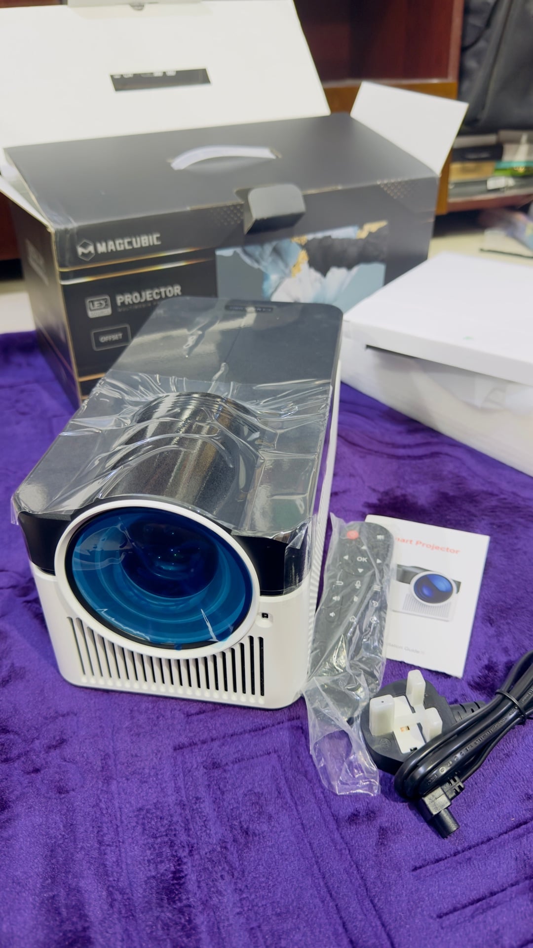 Megcubic UHD Android Smart Projector (4K Support) for Sale -Brand New - Image 1