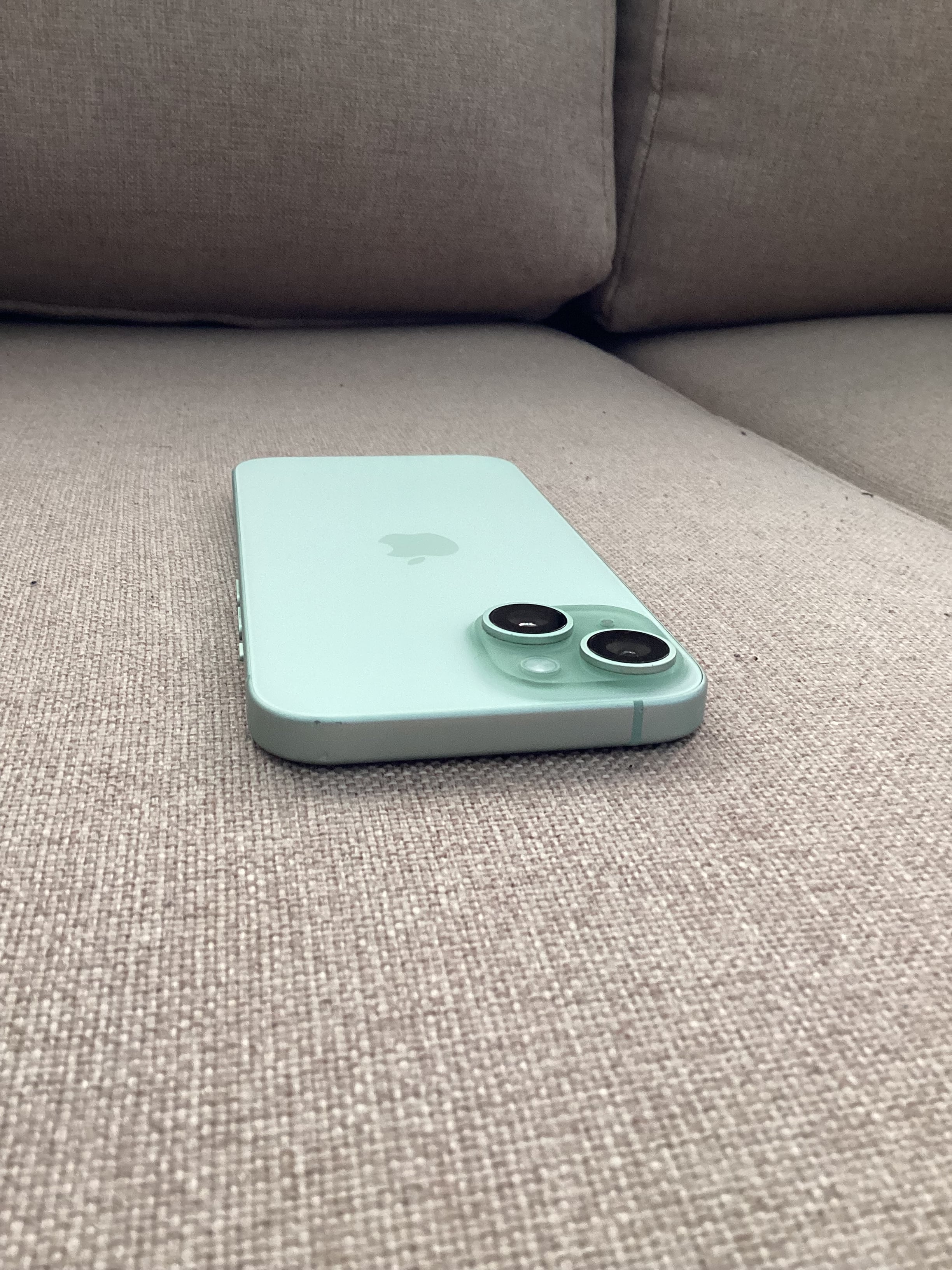 iPhone 15 128GB green  - Image 2