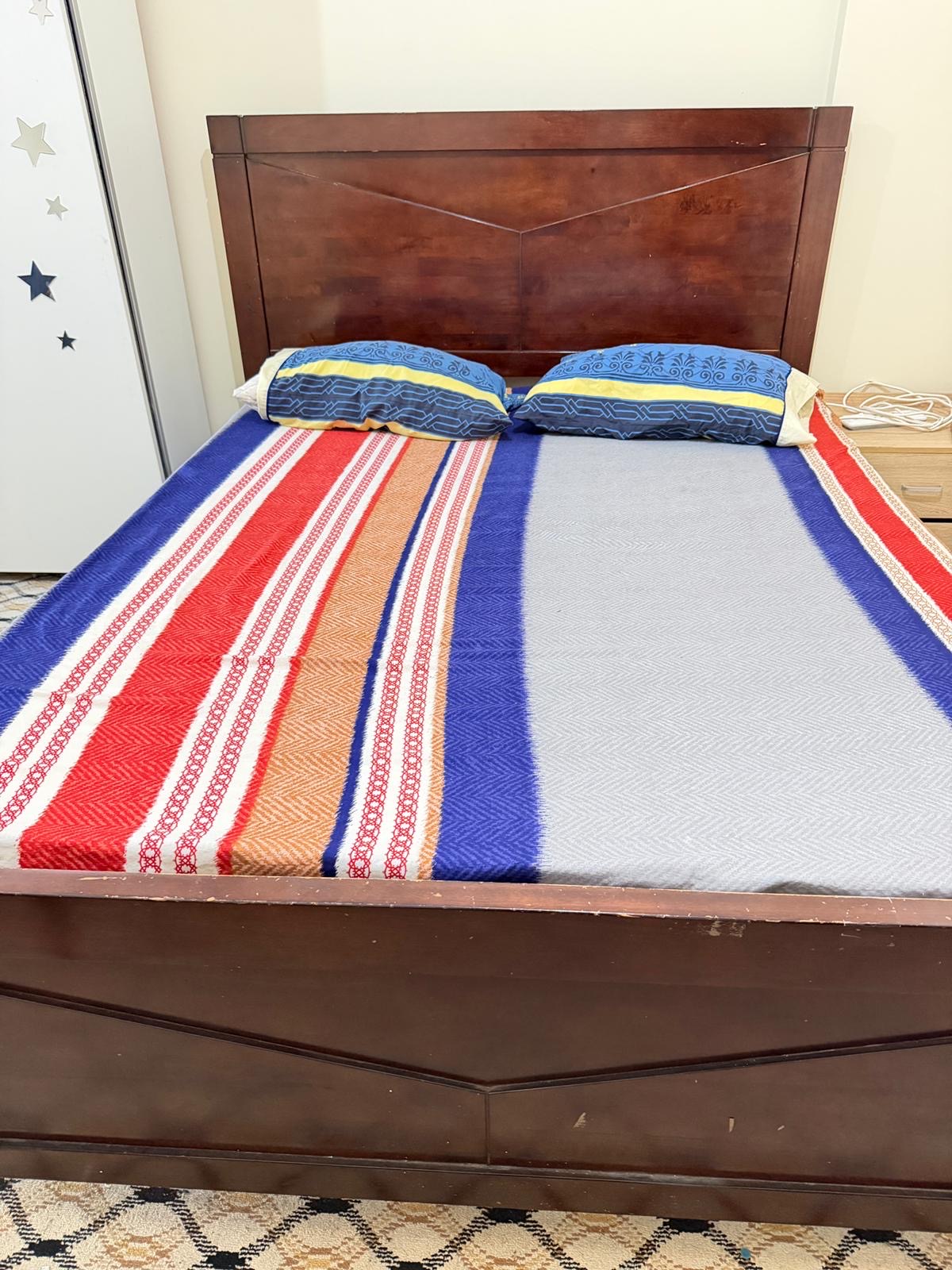 Bed with matress for sale - Image 3