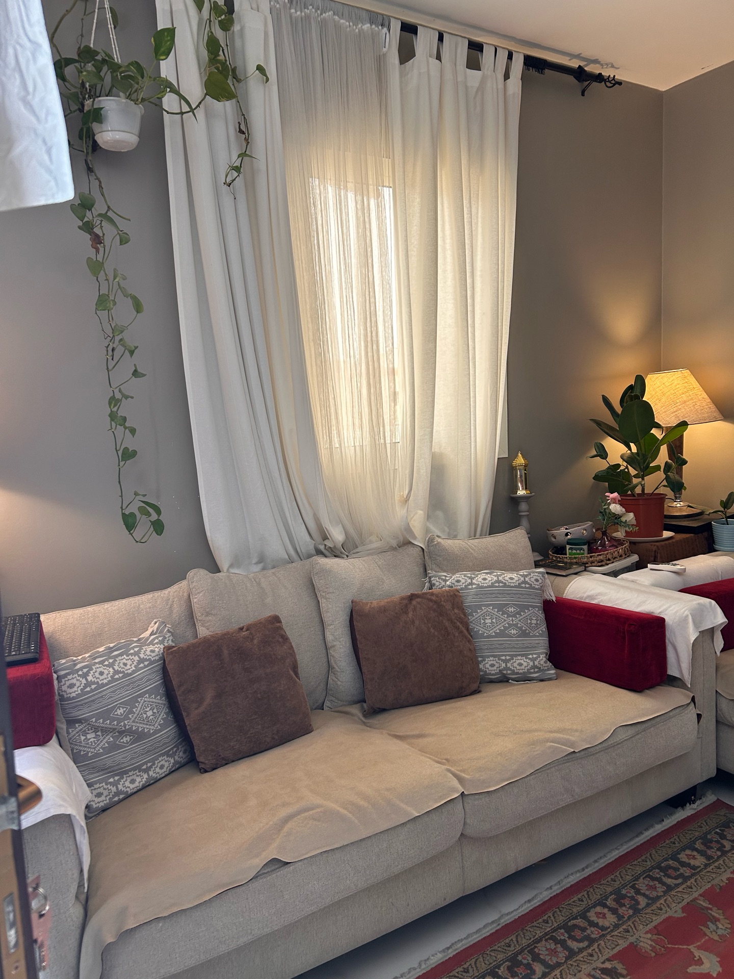 Good sturdy sofa - Image 4