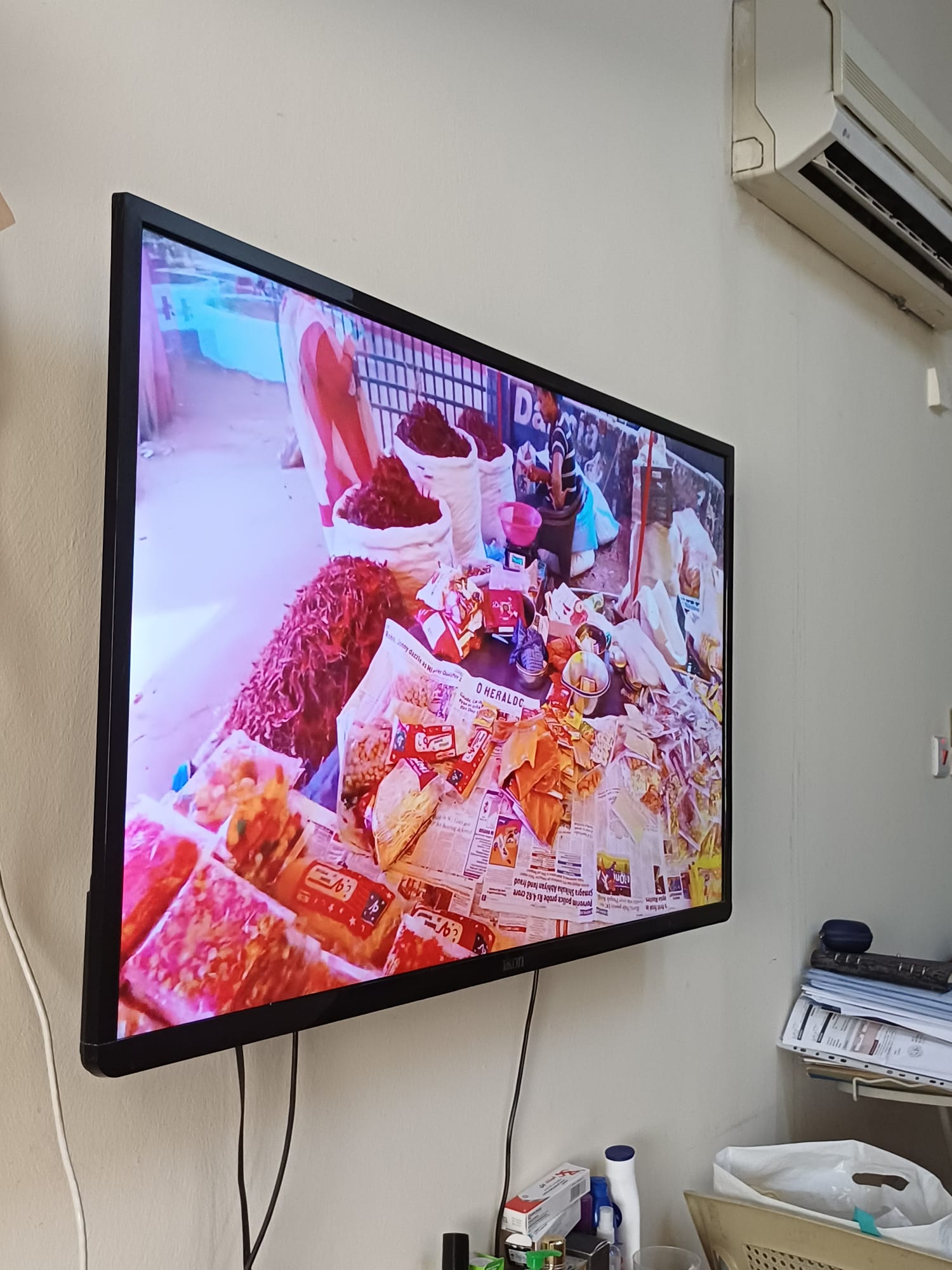 IKON 50 INCH TV GOOD CONDITION - Image 1