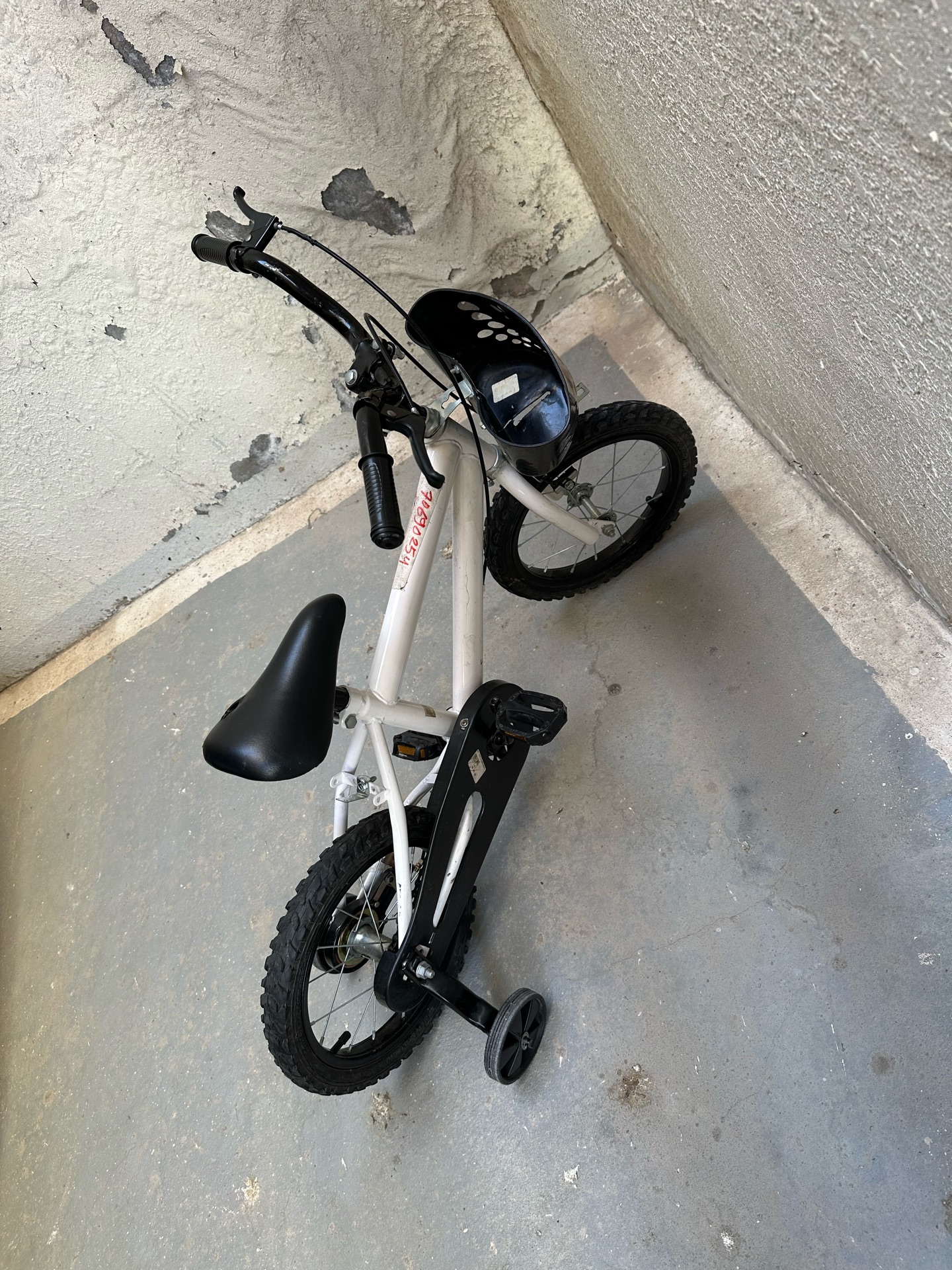 Kids cycle with supported wheels - Image 3