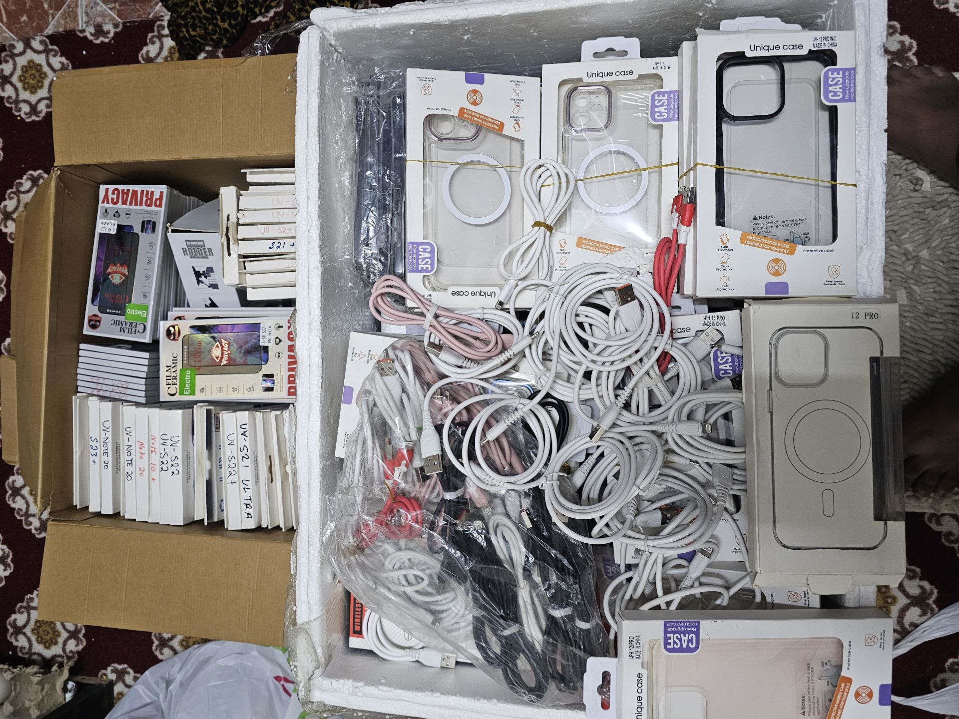 1200-1300 pis iPhone& Samsung All new Cover Screen protector,Charger Cable - Image 4