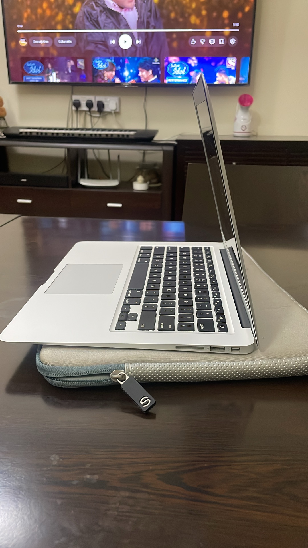 Mint condition Apple MacBook Air 13 inch - Image 2