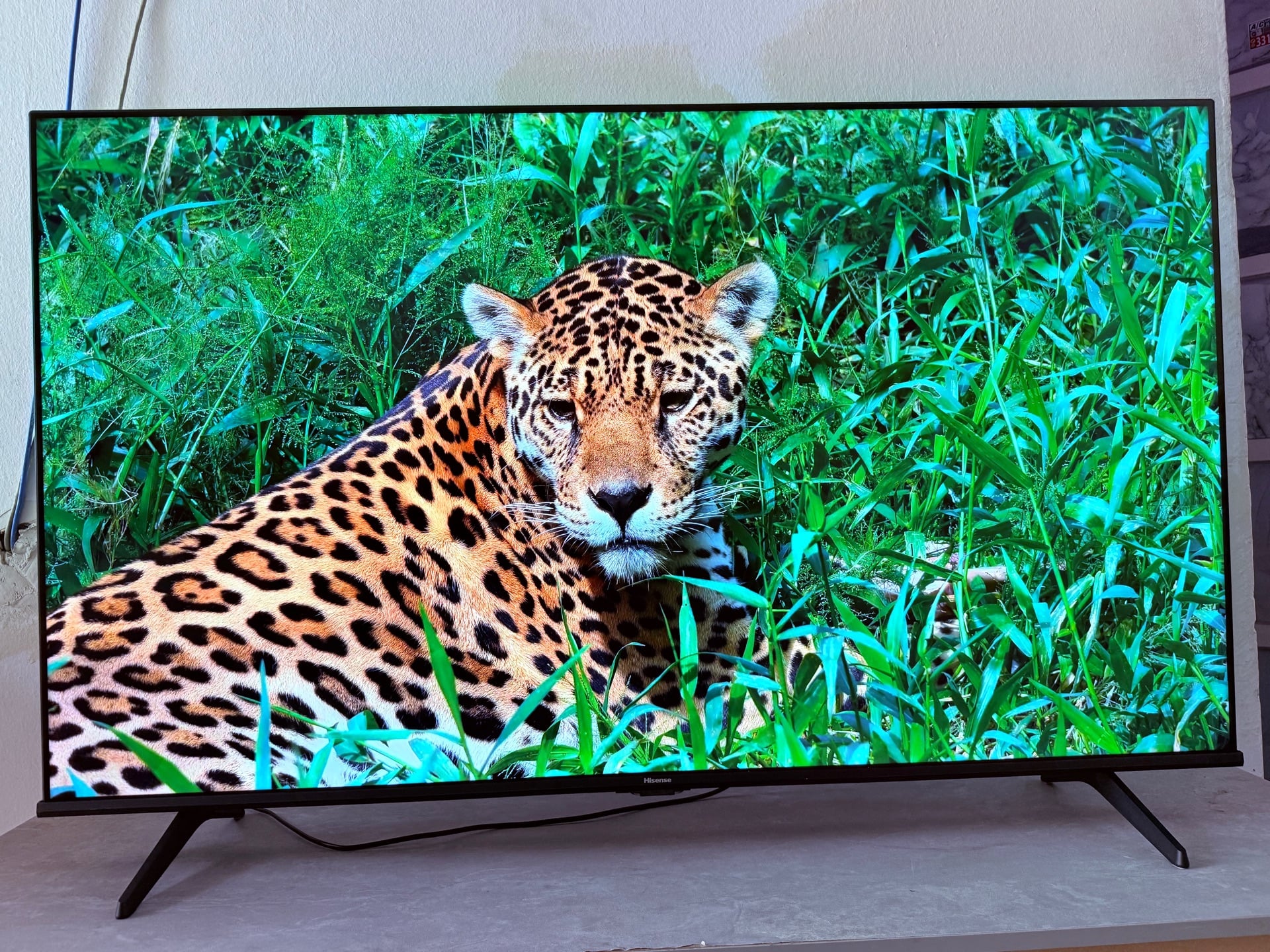 Hisense TV 55 Inch UHD 4K Smart  - Image 2