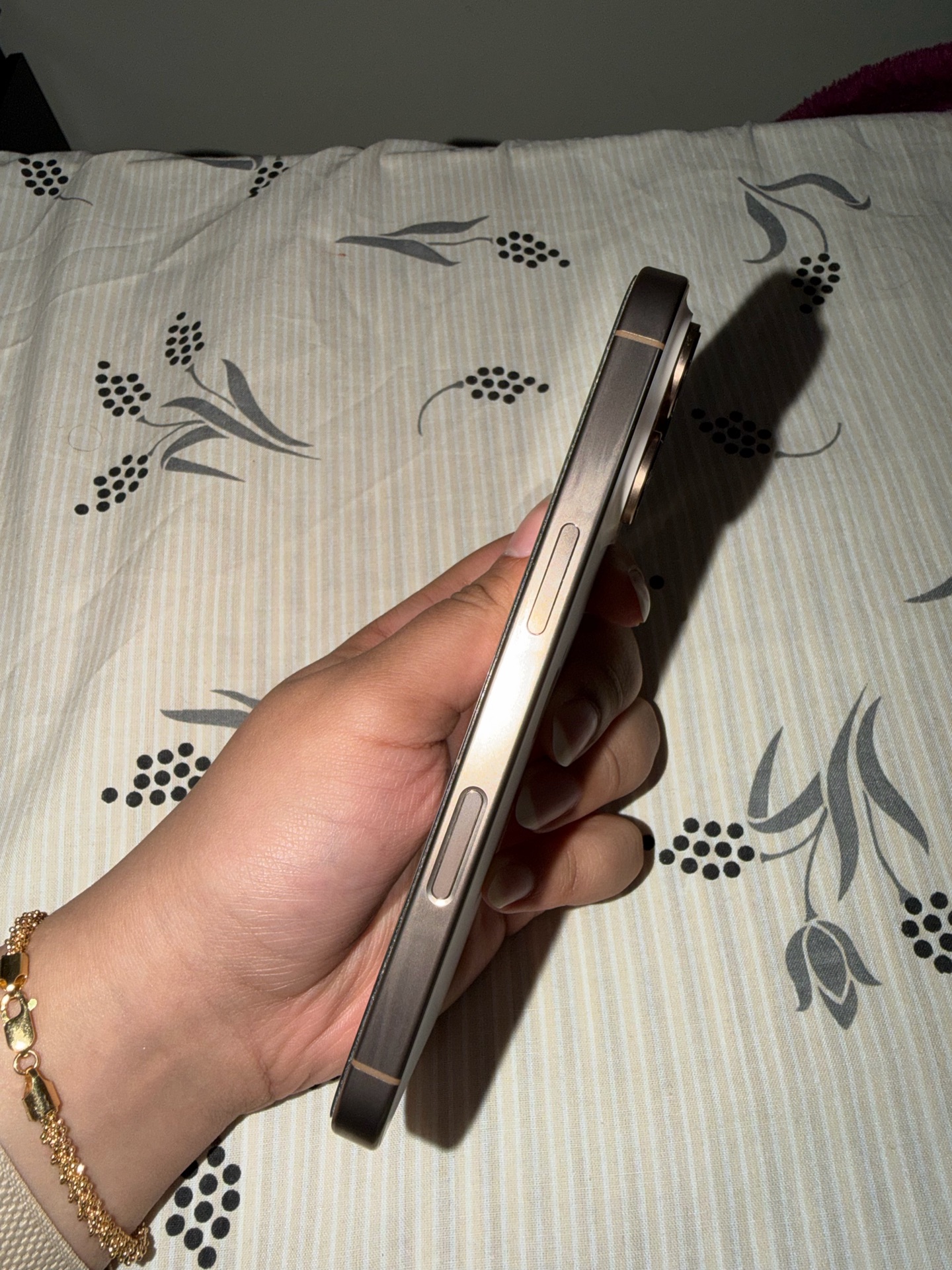 Iphone 16 pro - Image 2