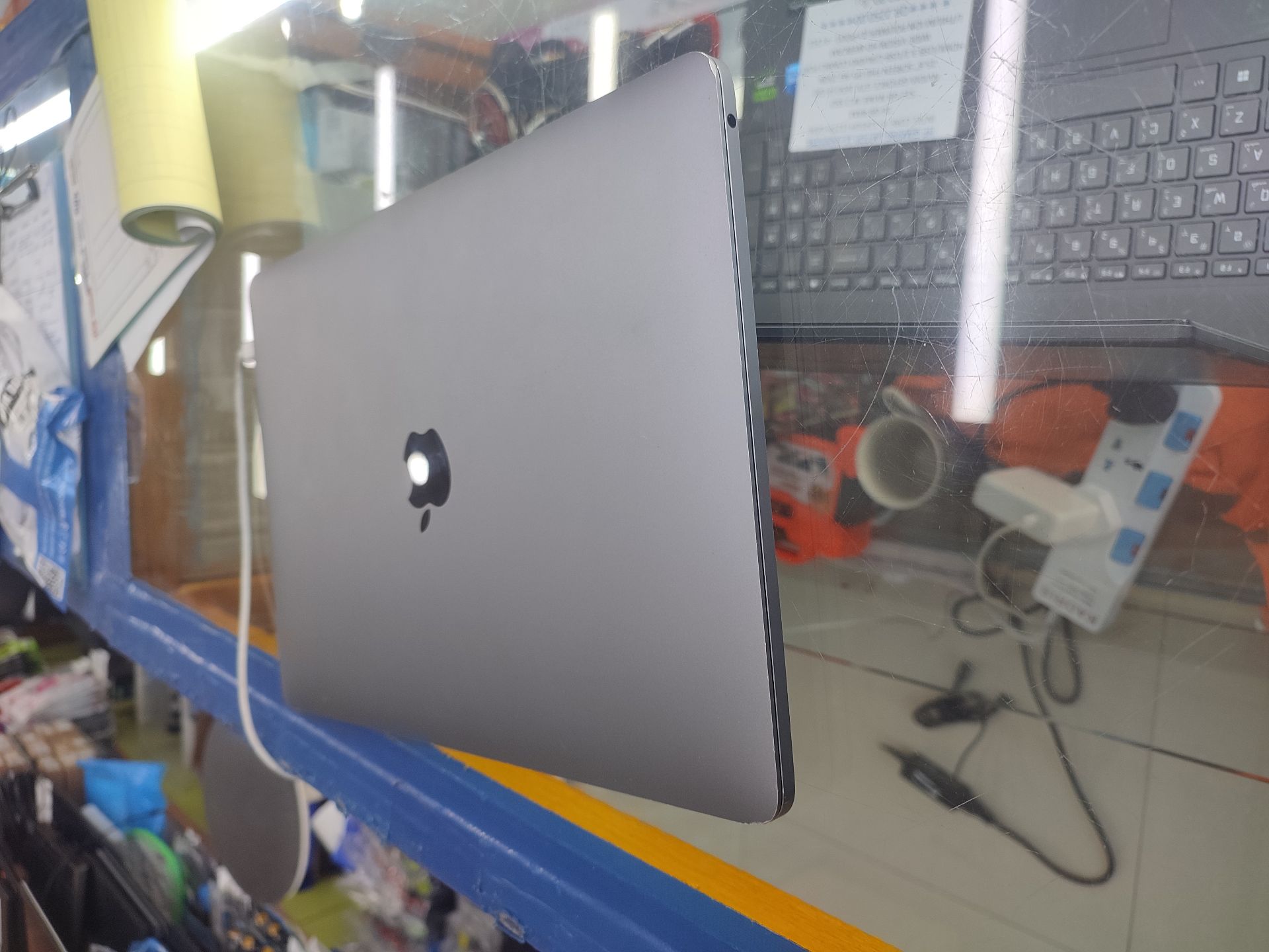 Macbook pro 2020 - Image 6