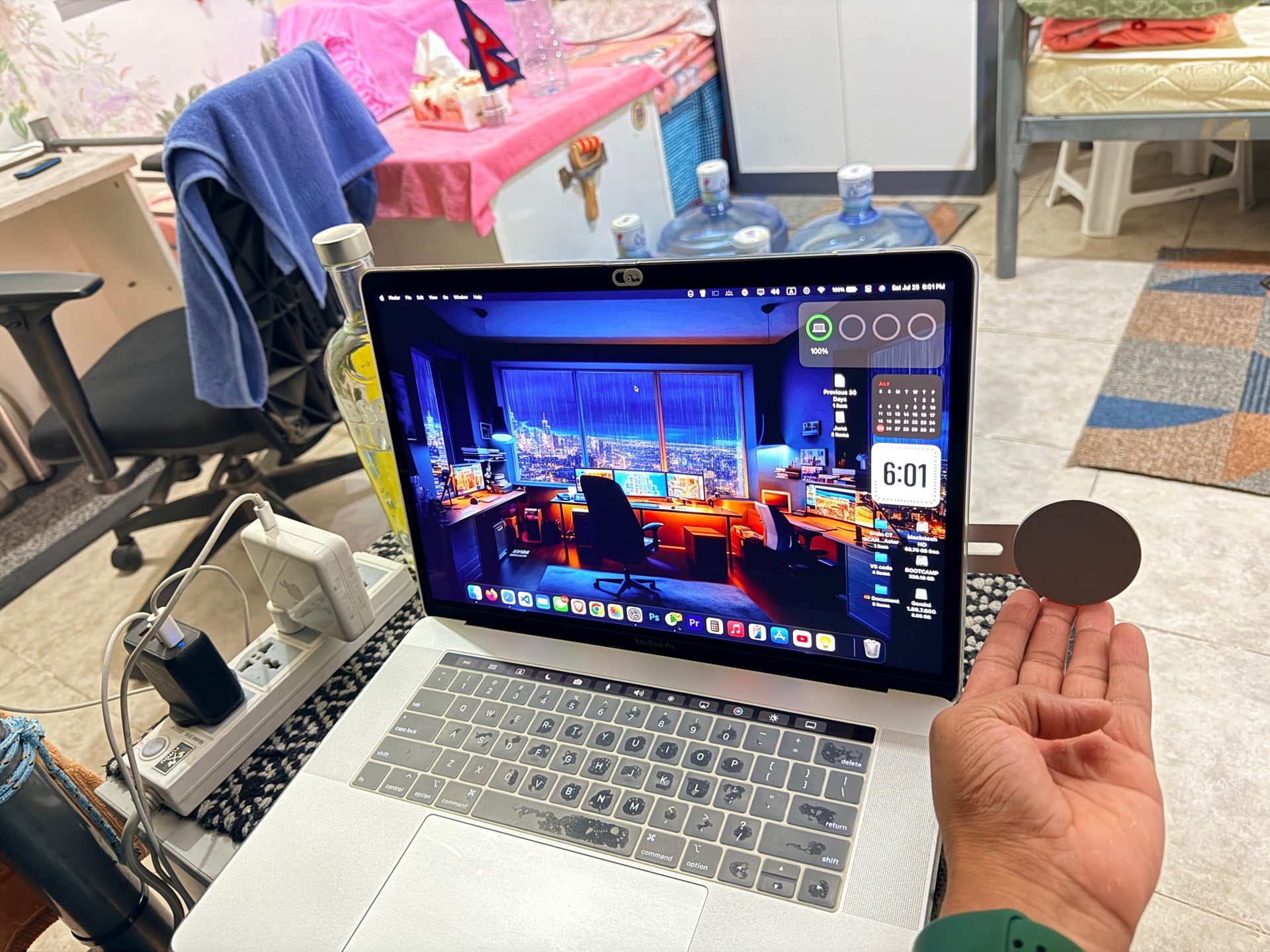 MacBook Pro 2018 TouchBar 32 RAM and 512 GB ROM with Case and magnetic mobile hl - Image 6