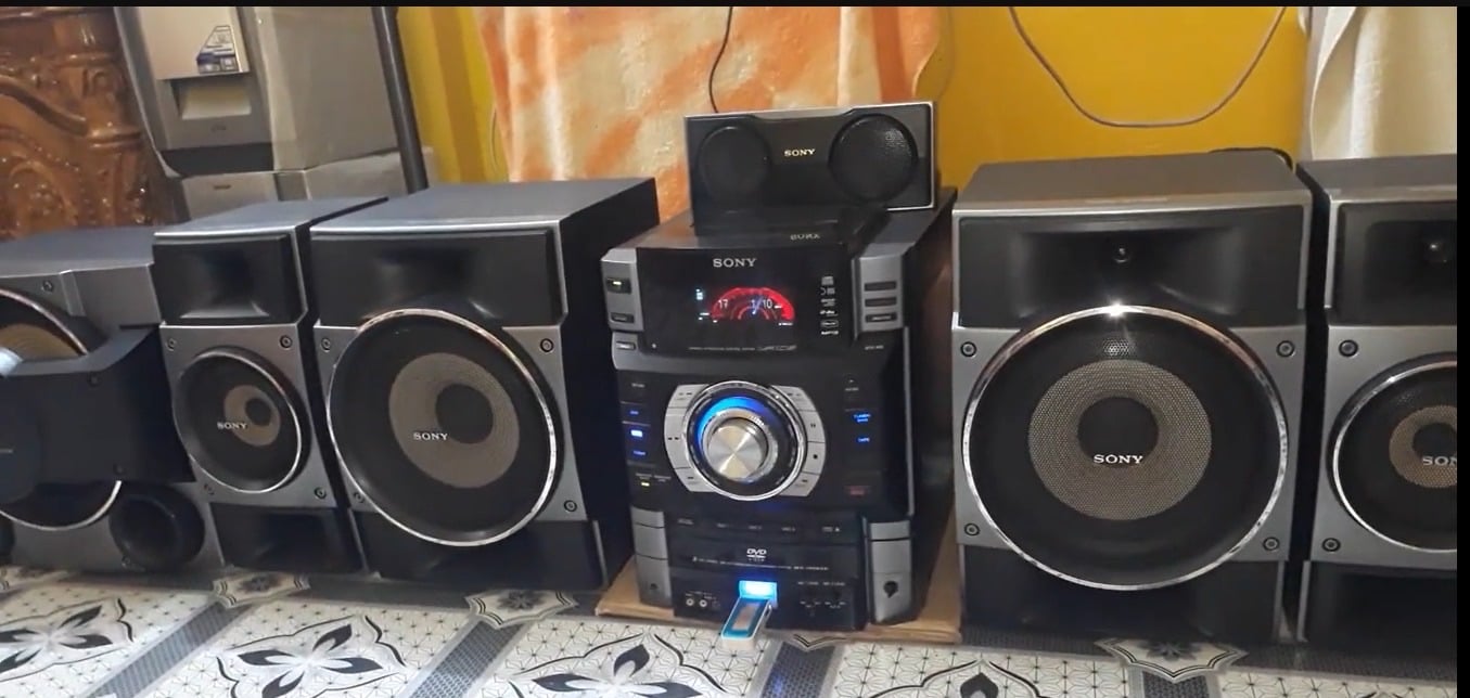 Sony MHC-GN1300D — the same model - Image 2