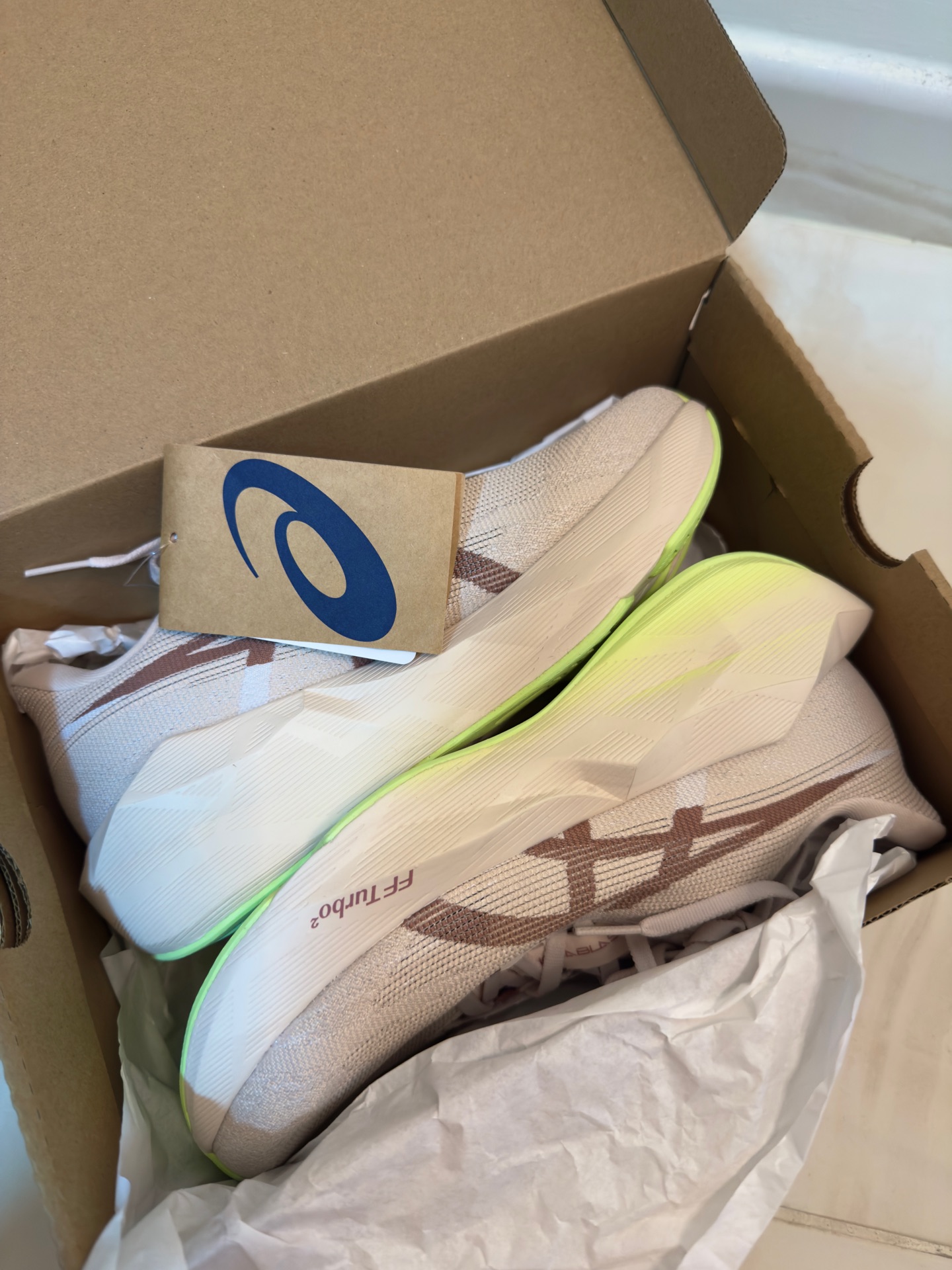 Asics Novablast 6 Rose Dust/ Illuminate Yellow - Image 6