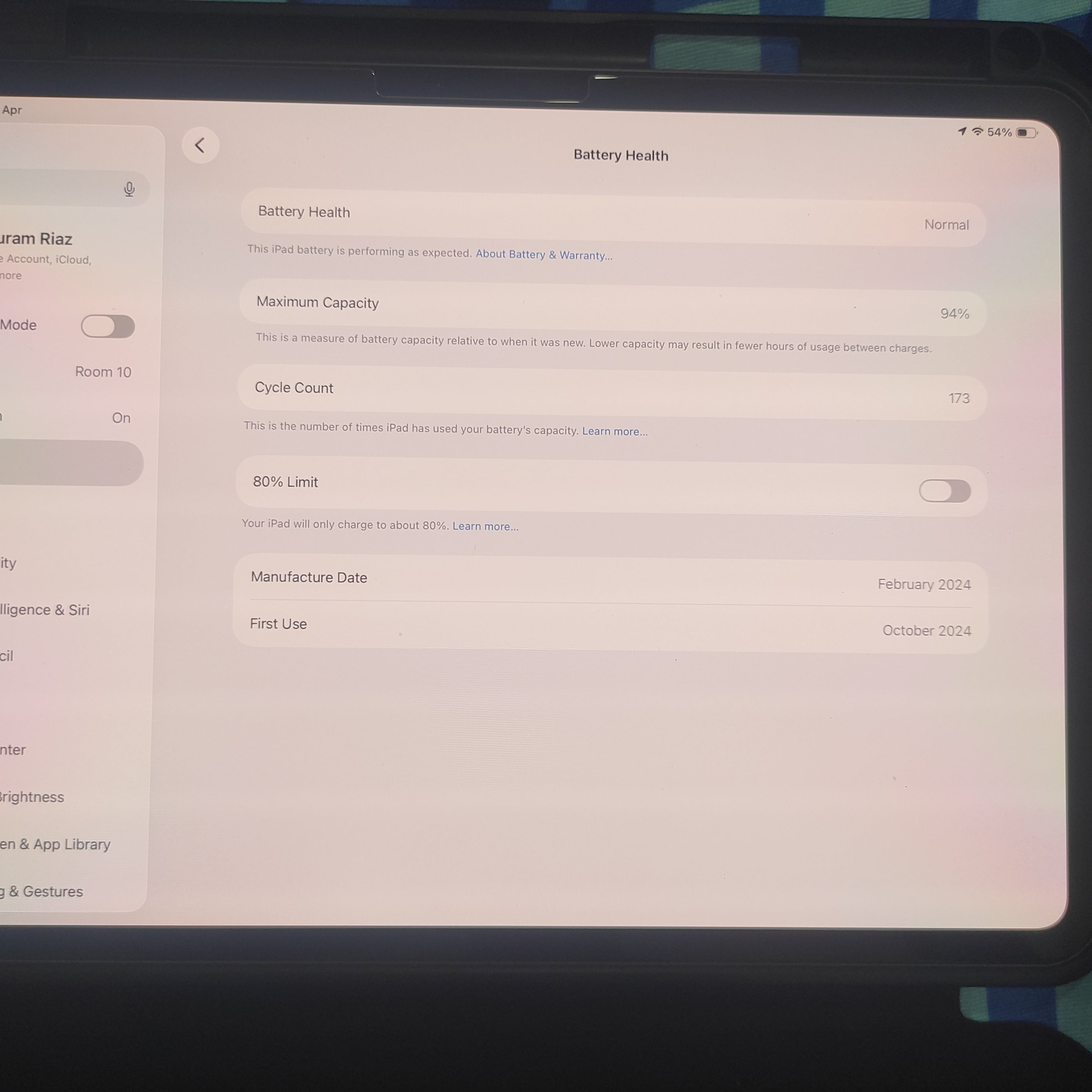 Selling ipad 11 pro M4  - Image 3