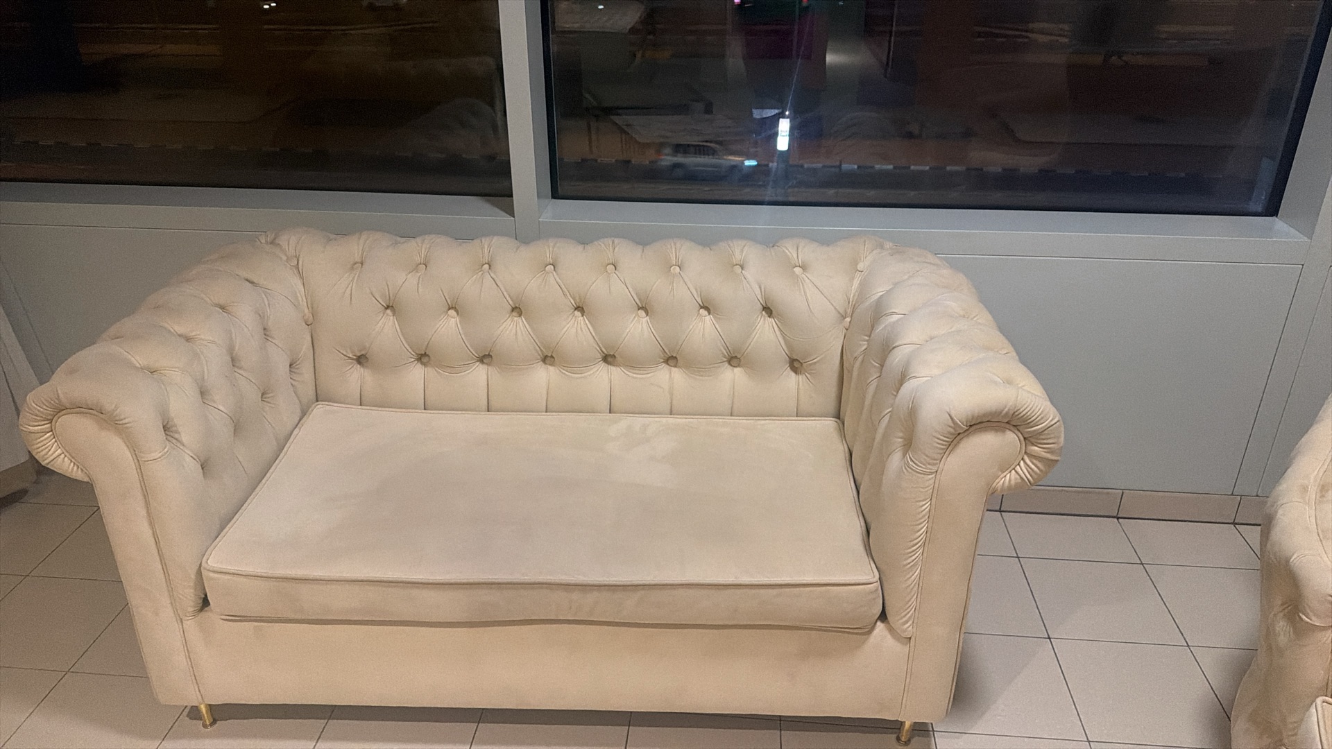 Modern and stylish chairs set - Image 3