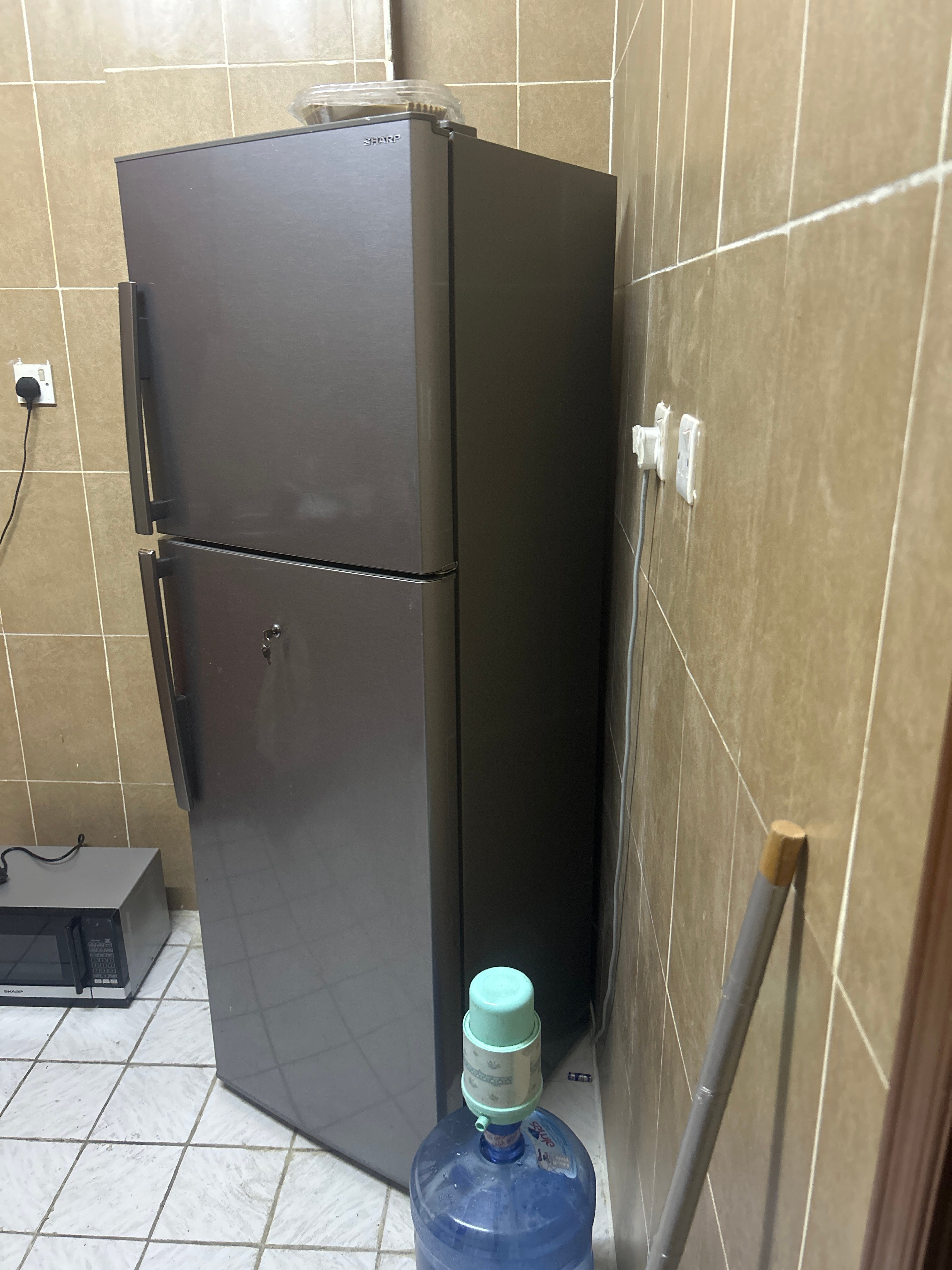 Big size LG fridge - Image 4