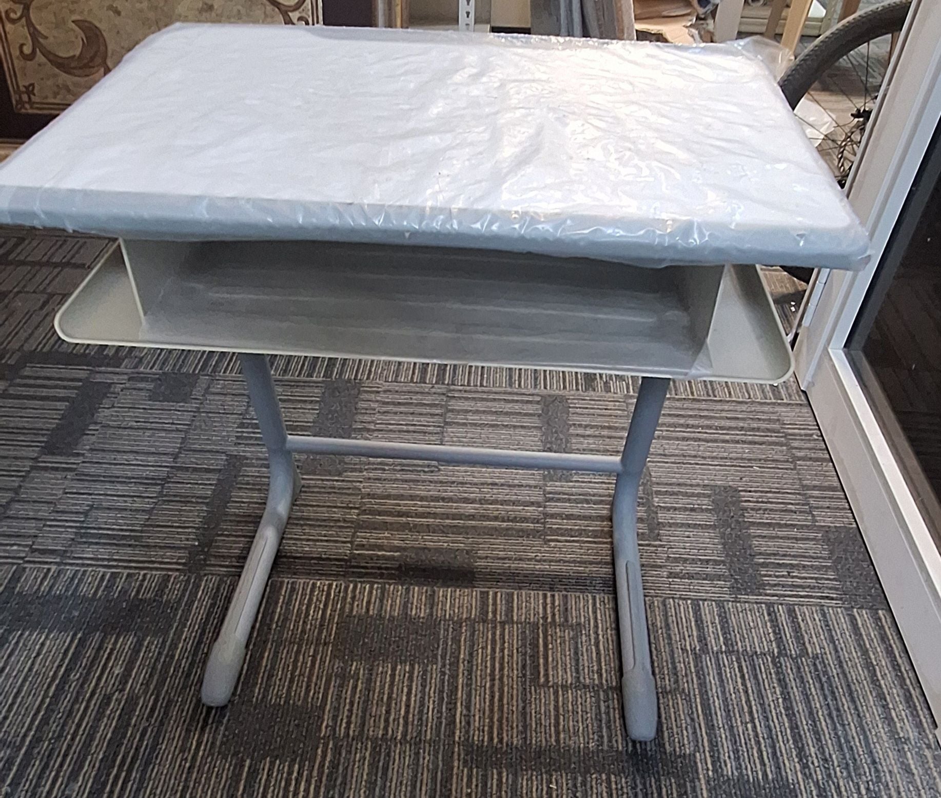 Selling Comfertable Study table or laptop table - Image 3