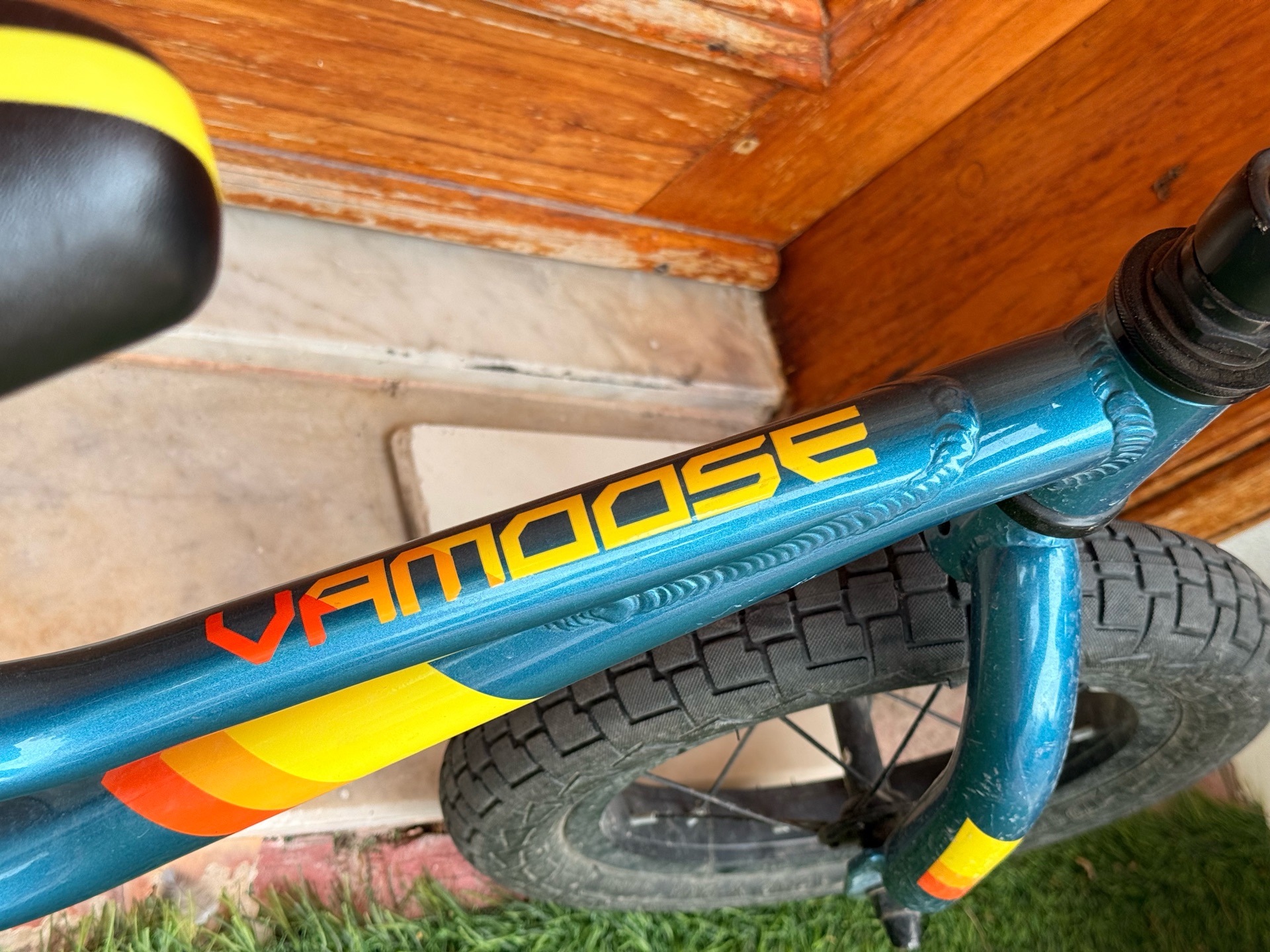 GT brand Vamoose 12” Lightweight Balance Bike - Image 4