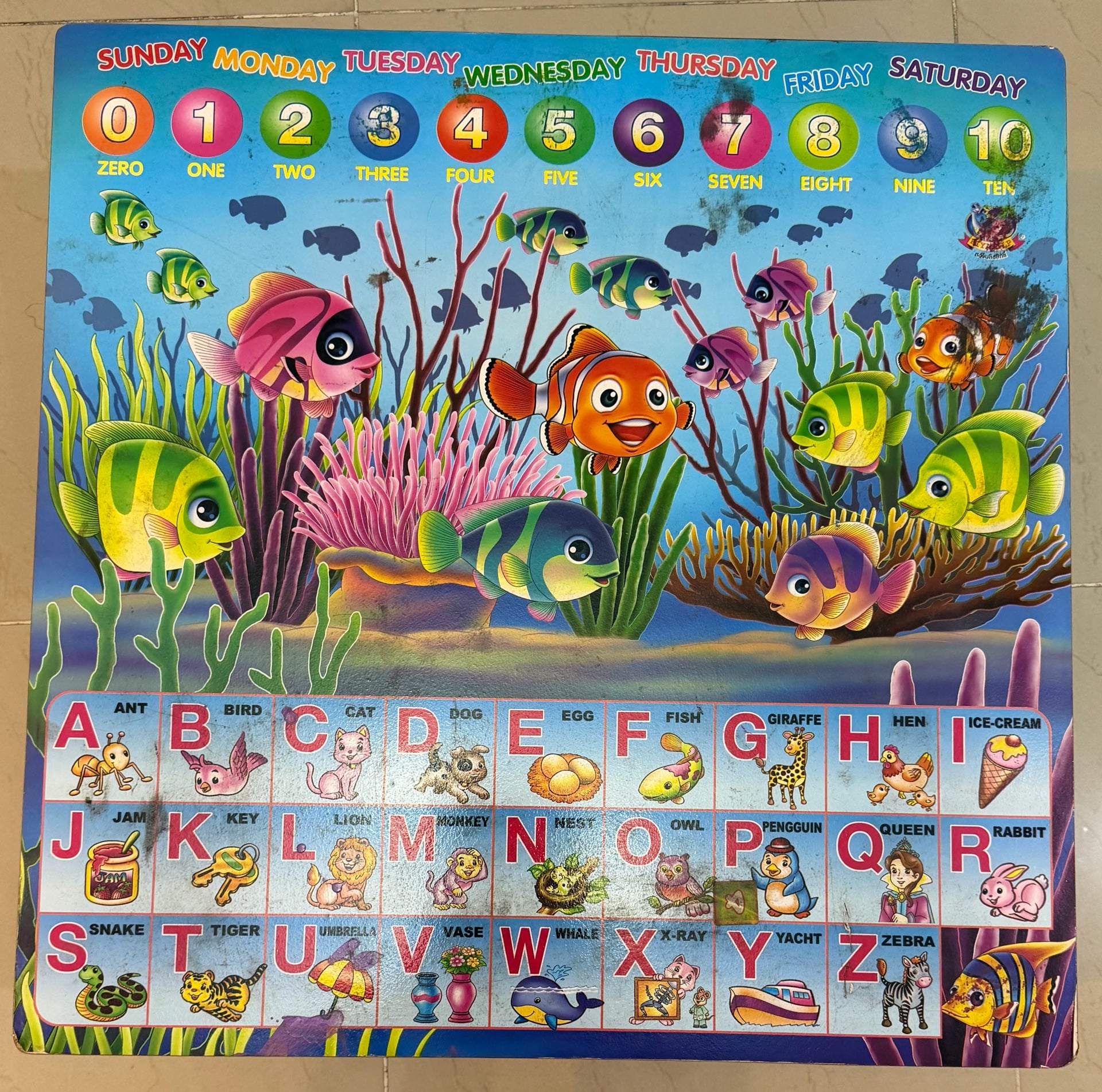 Kids foldable study table - Image 1