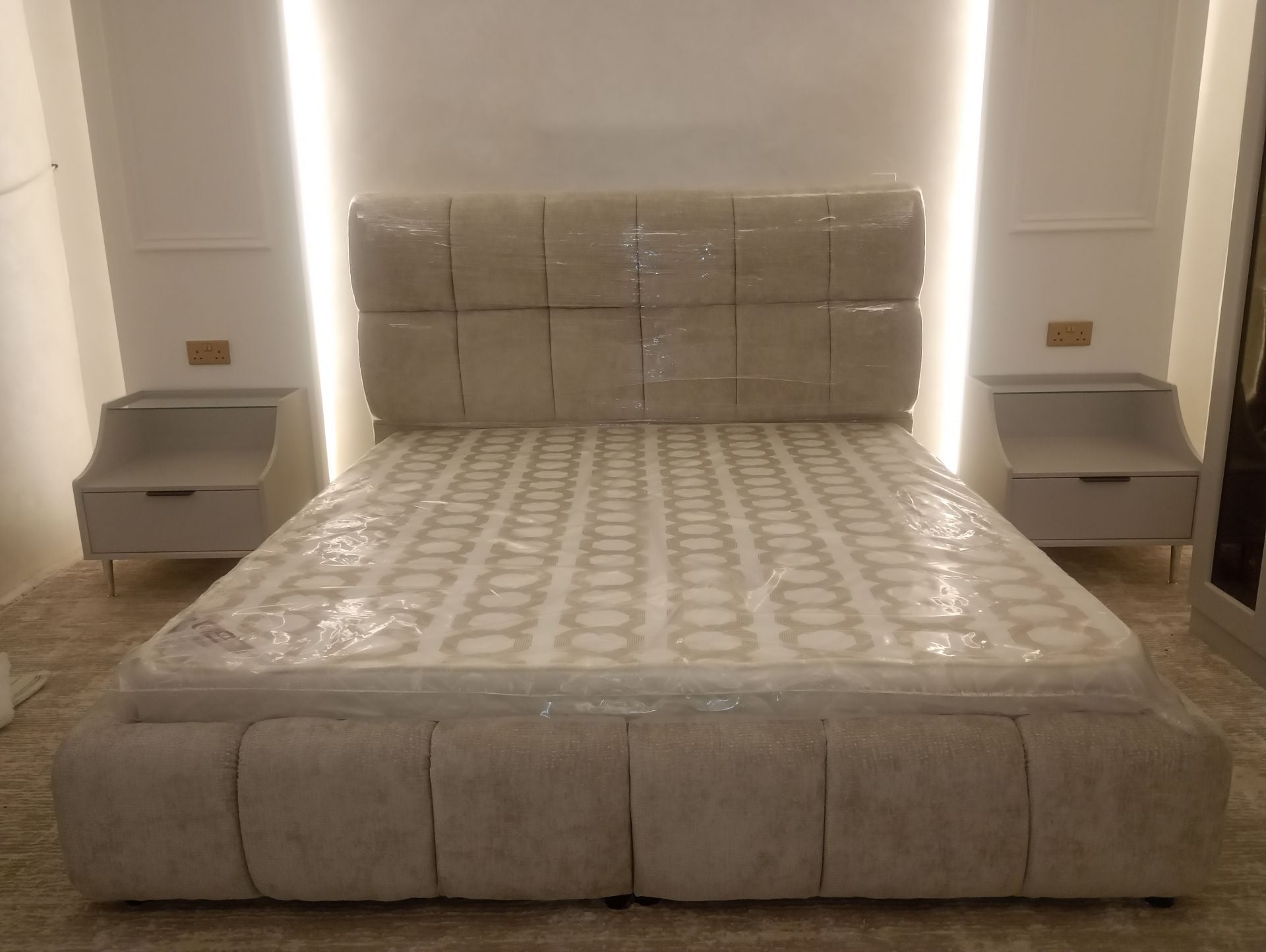 King size bed cabinet  - Image 2