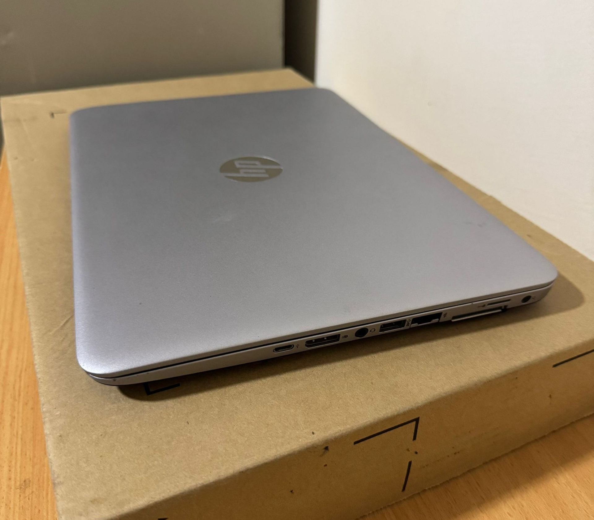 Hp 
Elitebook 840g3 
Ram 8 gb
Ssd 256 gb 
Core i5 
14 inch 
 - Image 5