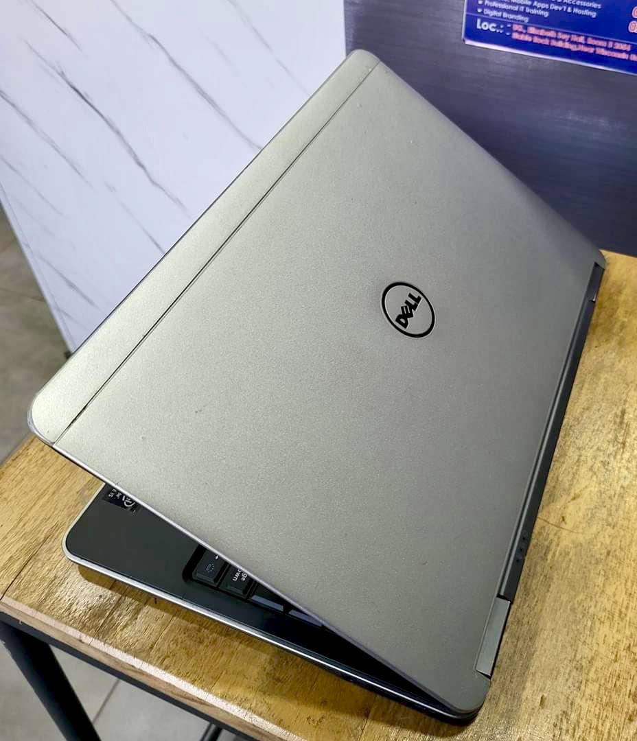 Dell latitude laptop  - Image 5