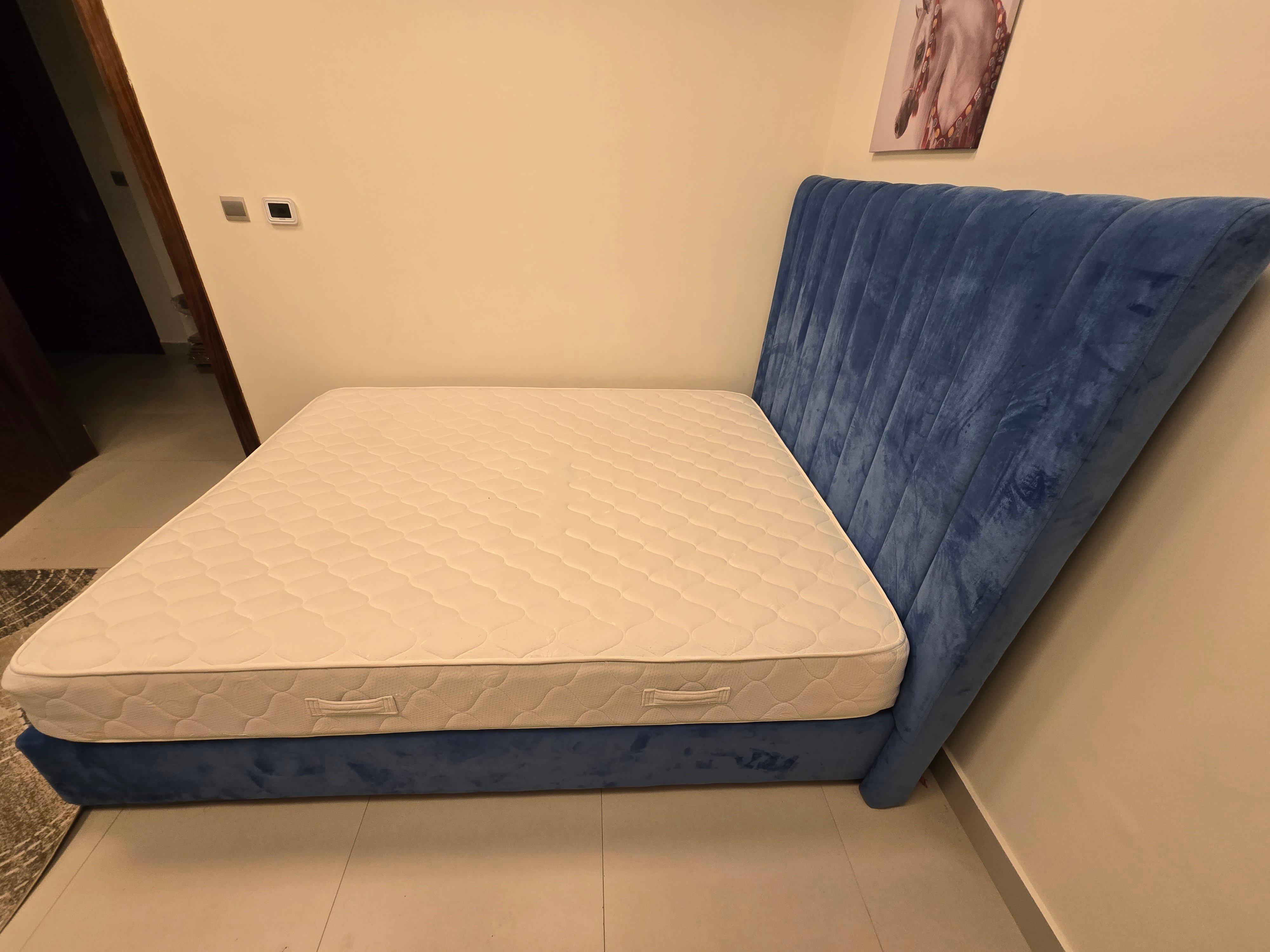 Double bed - Image 2