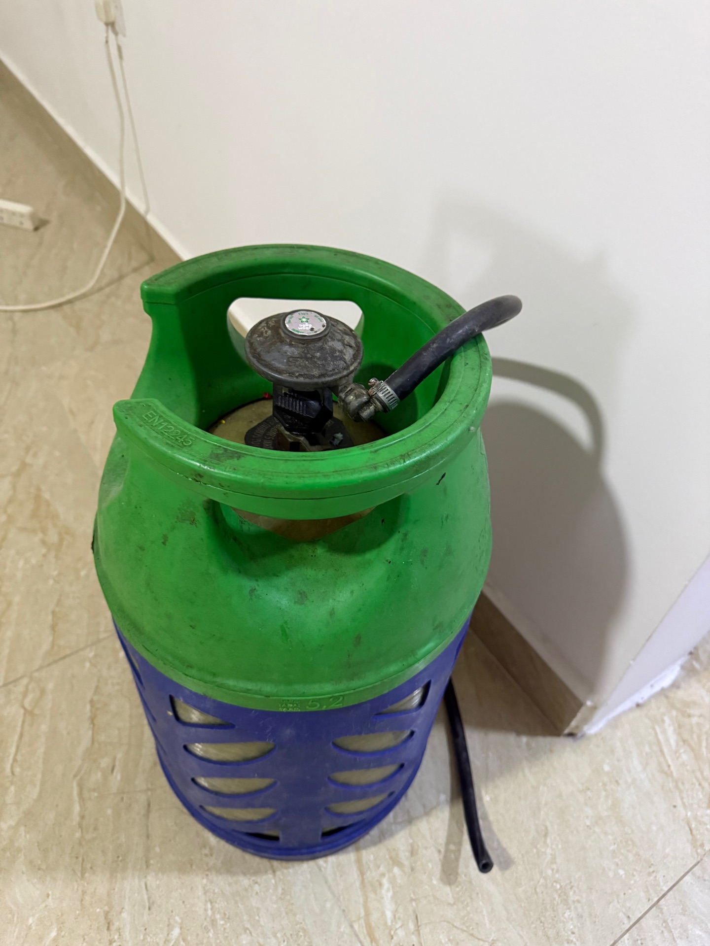 Gas cylinder  - Image 3