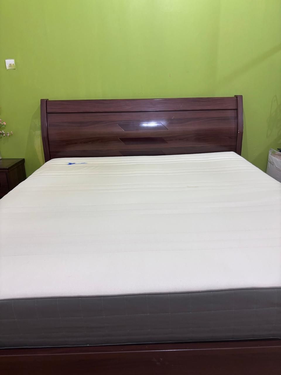 Heavy bed with IKEA mattress havog new. - Image 7