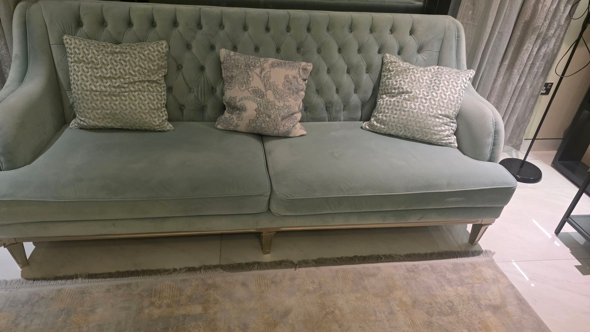 4 seaters sofas for sale in good condition - 2 pieces - Image 4