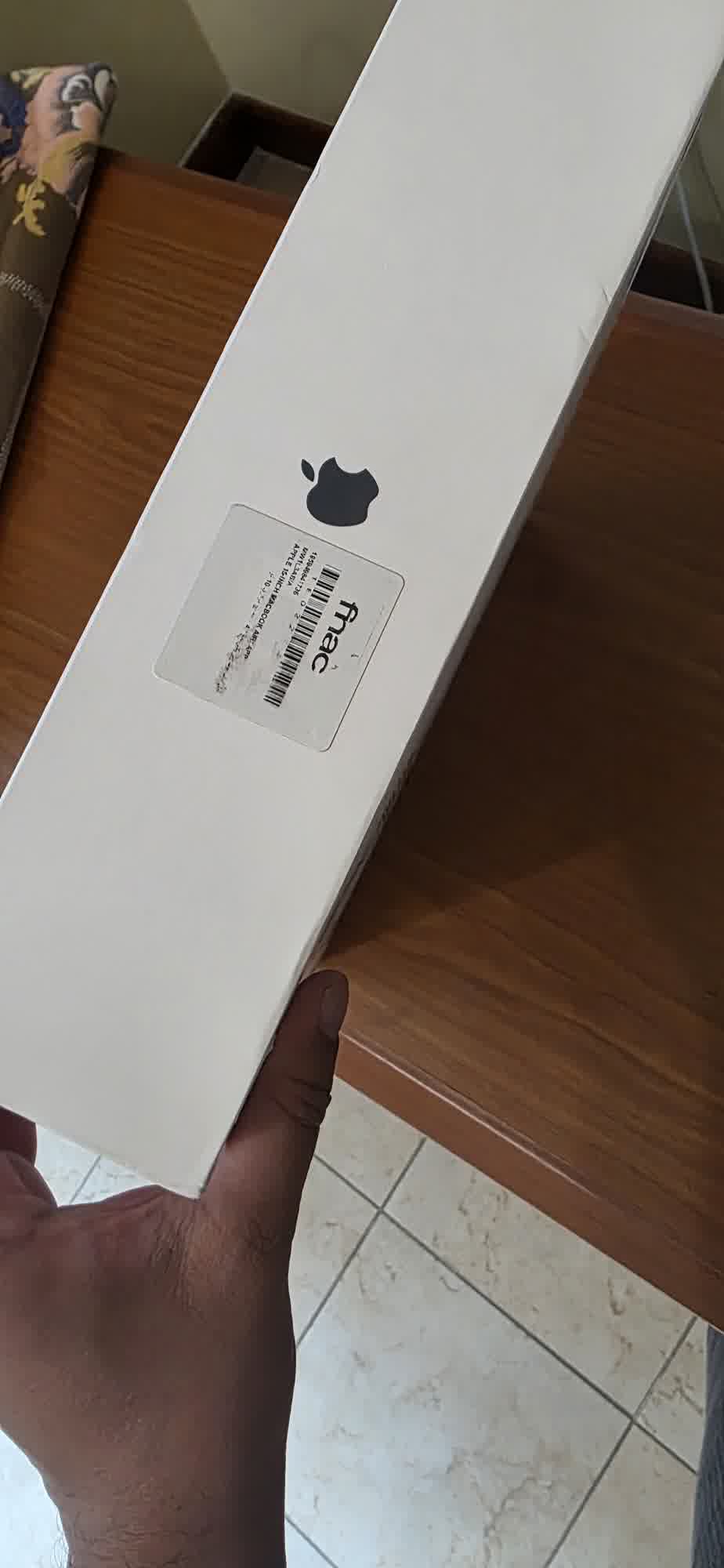 Apple 15 inch MacBook Air M4 chip ( sealed pack ) - Image 4