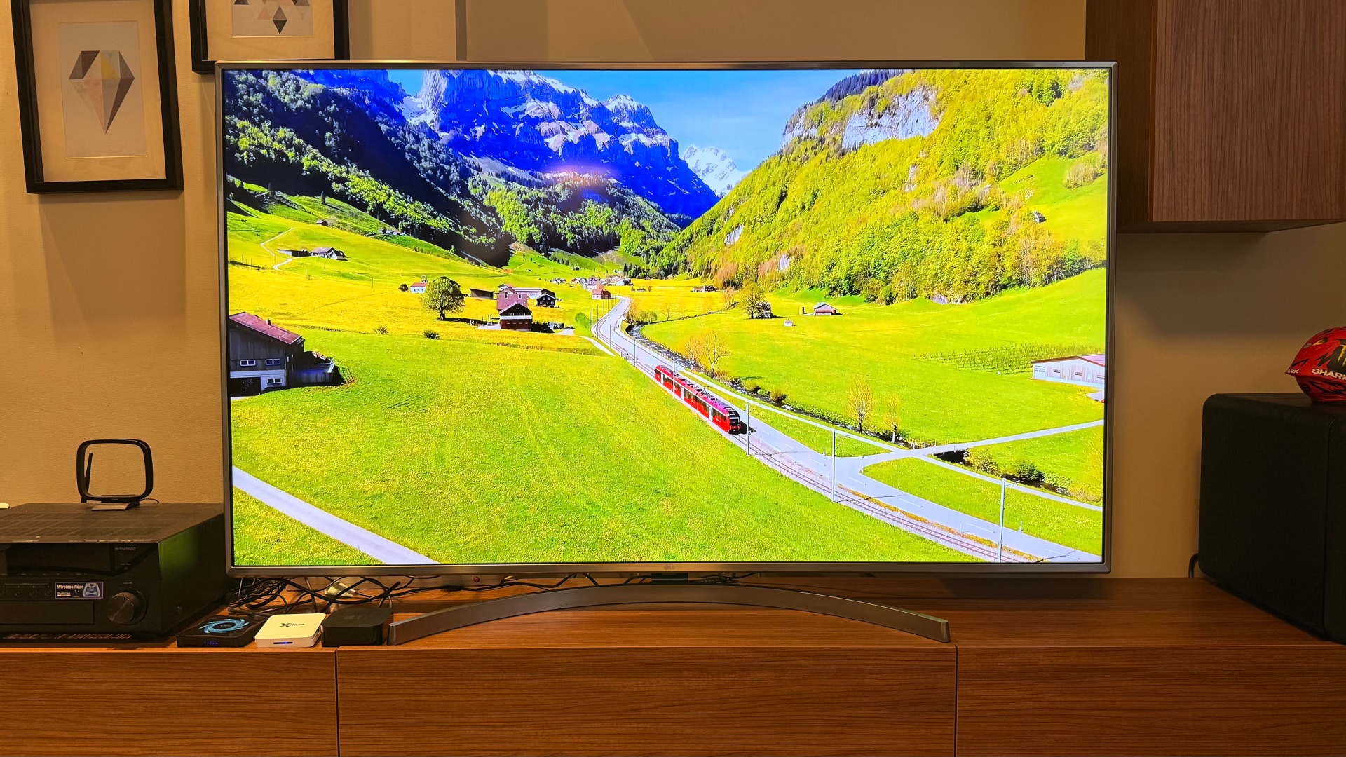 LG  70-inch 4K UHD Smart TV - Image 4