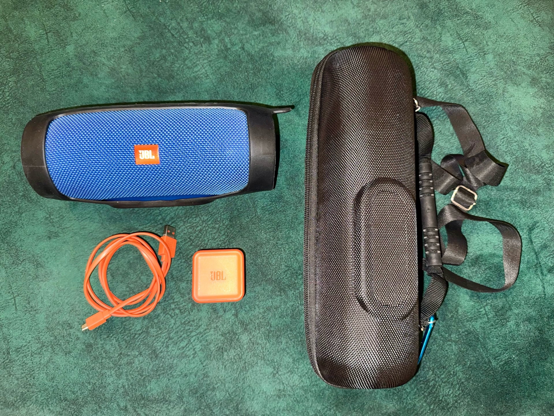 JBL CHARGE 3 with carrying case and rubber protector - Image 3