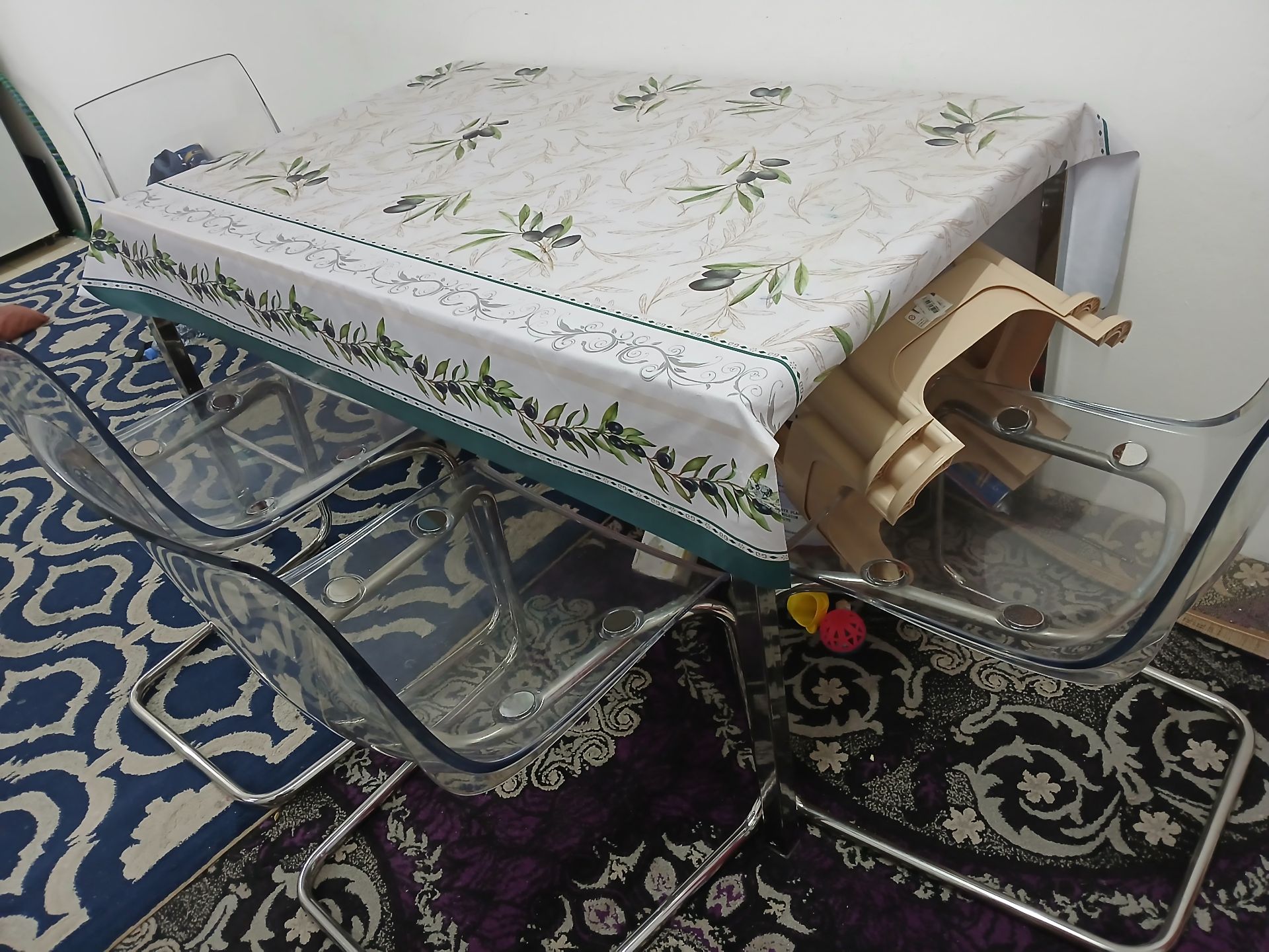 Dinning table and chairs for sale in good condition  - Image 7