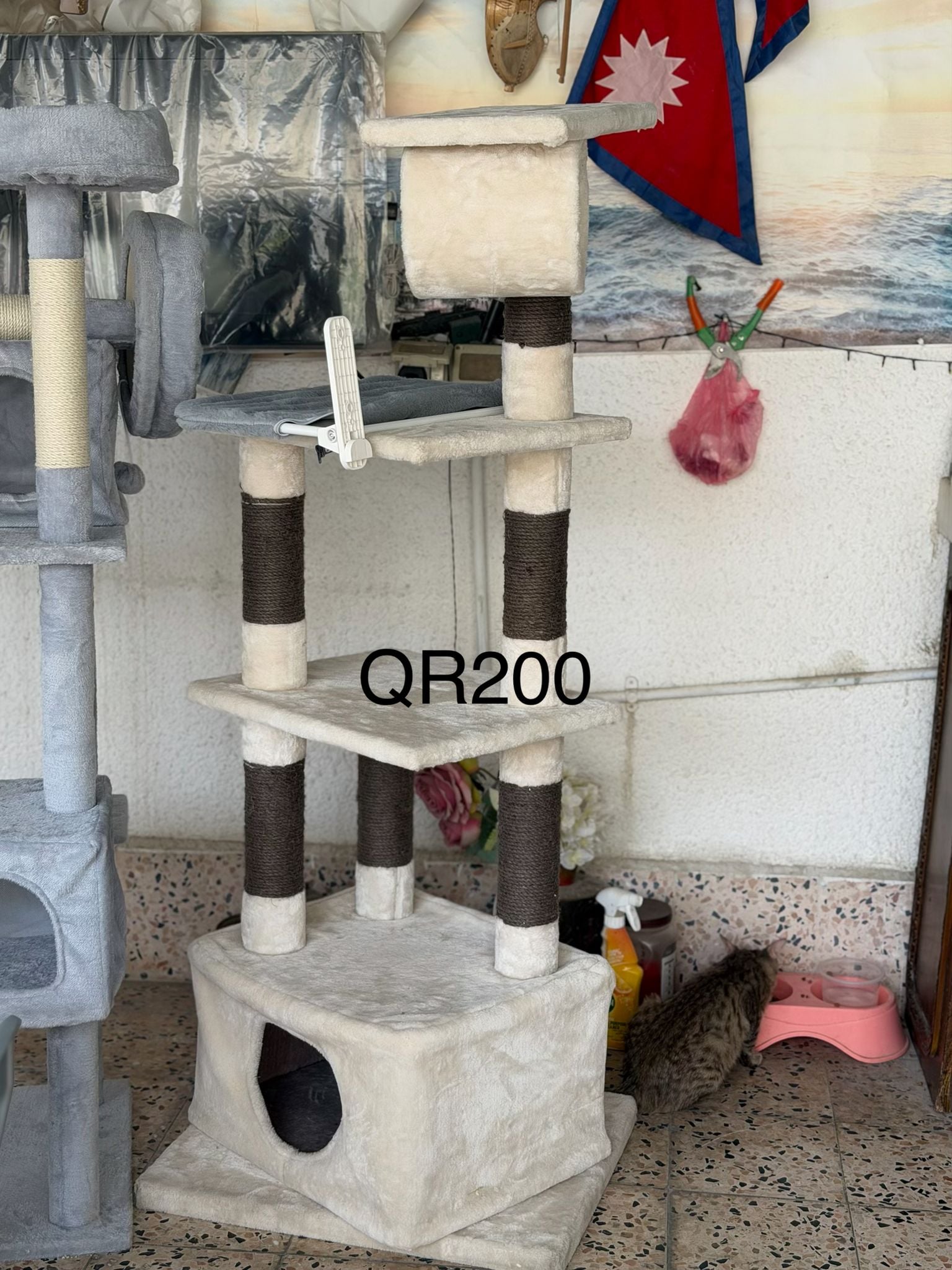 CAT HOUSE, DOG LEASH, CAT CLOTH AND ACCOSARRIES FOR GIVEAWAY SALE  - Image 2