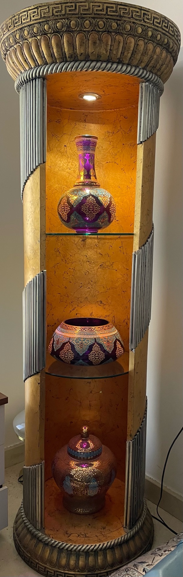 Beautiful Versace style stand with light - Image 1