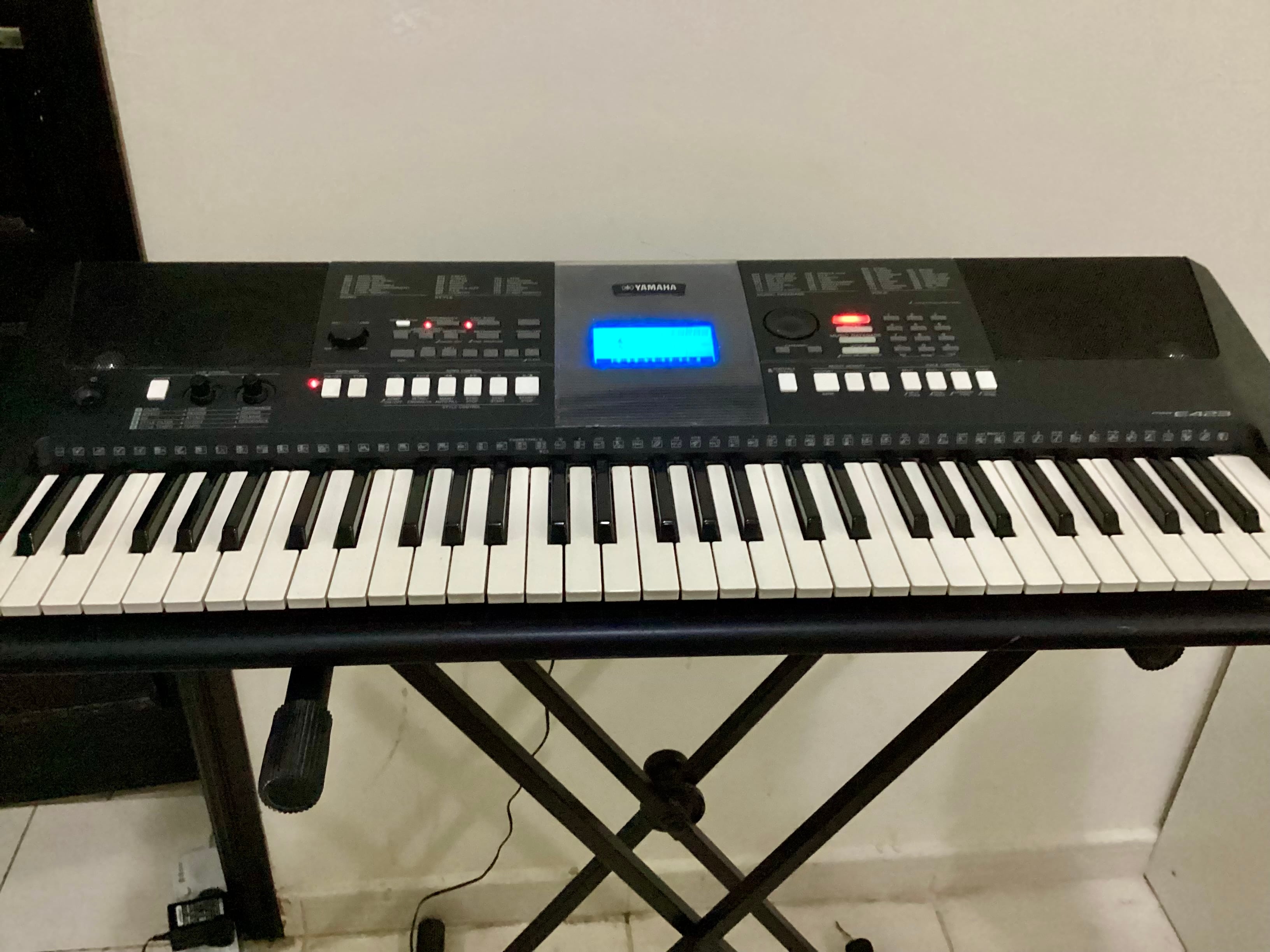 YAMAHA PSR E423 - Image 4