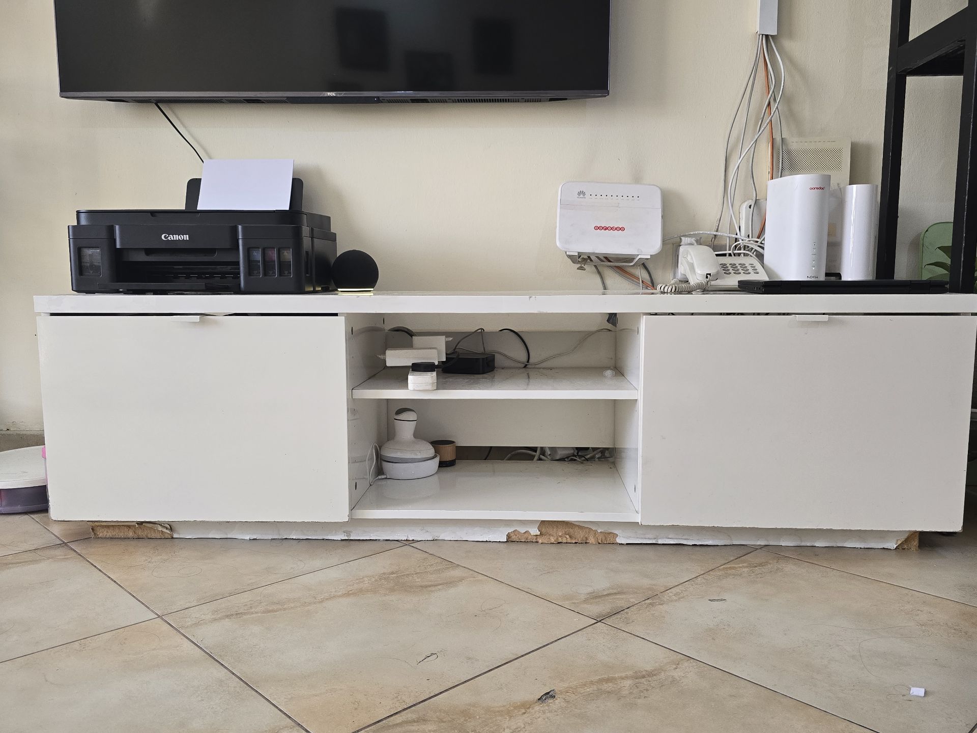 Tv table for sale - Image 2