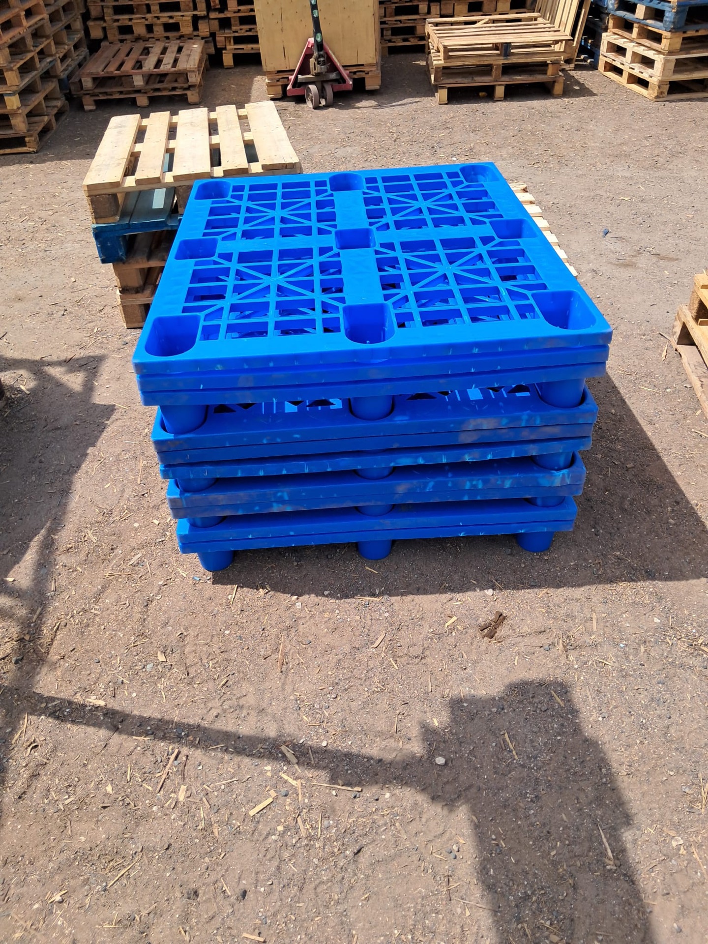 Used Plastic pallet - Image 9