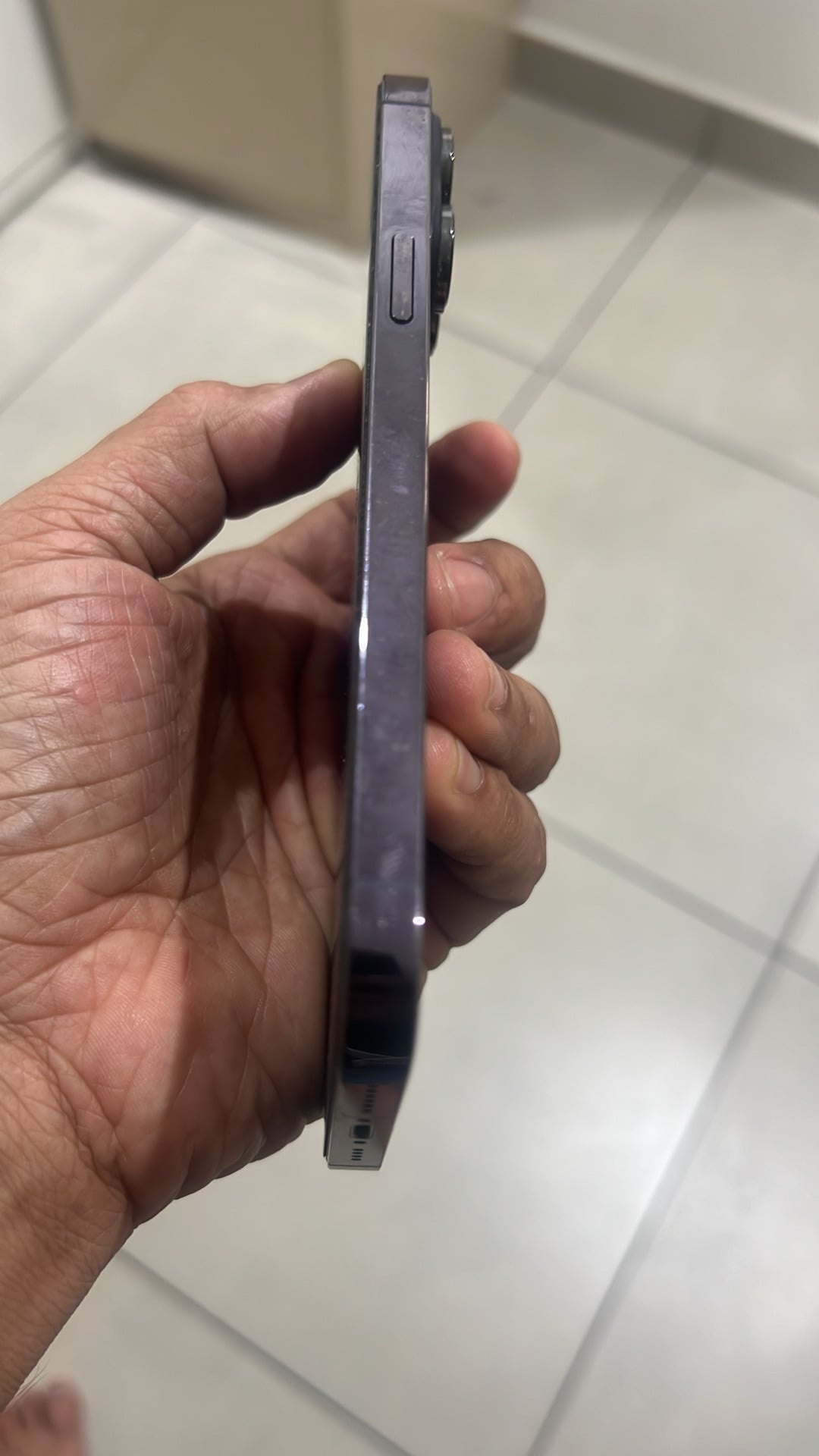 iPhone - Image 1