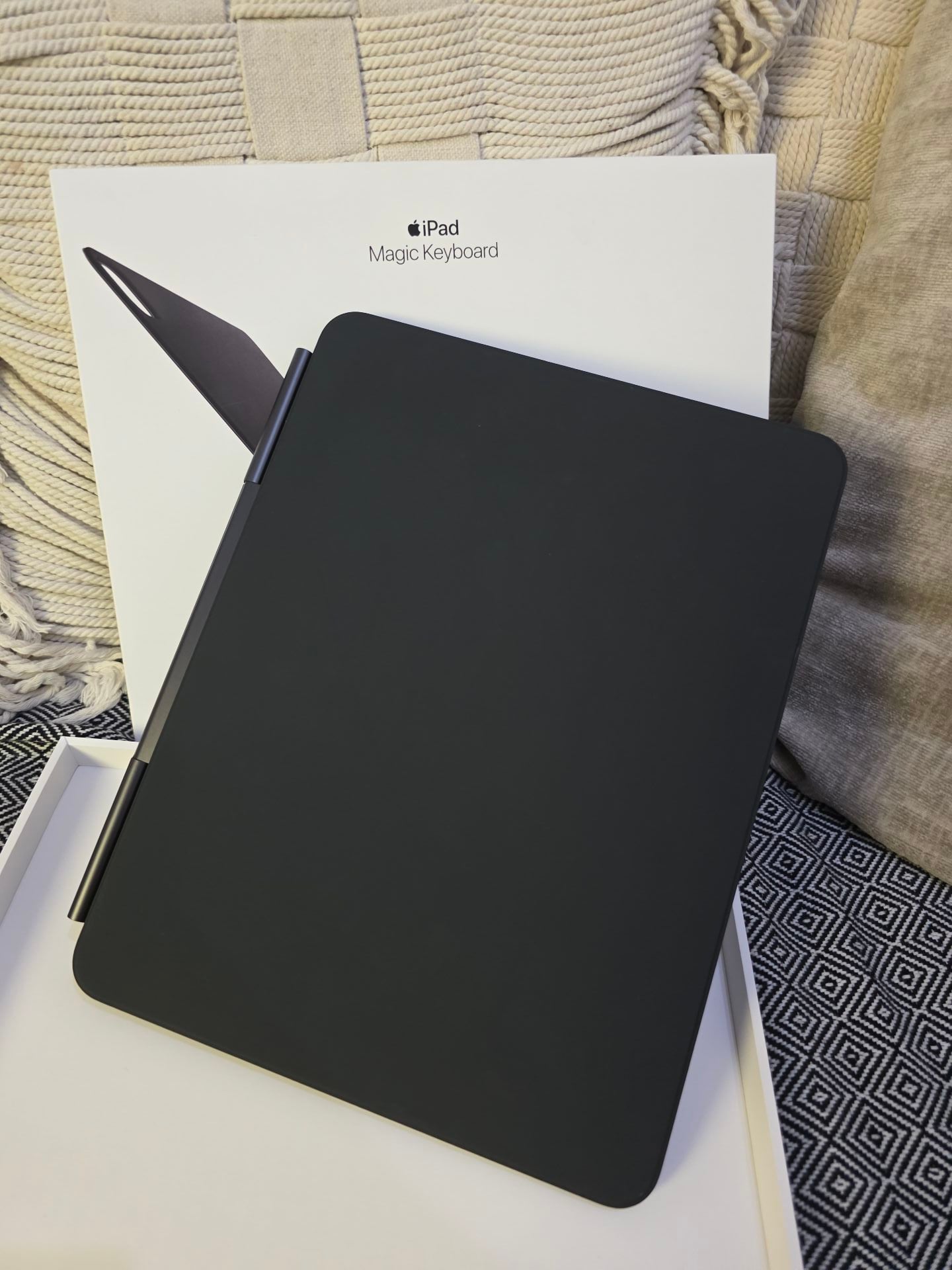 13" iPad Magic Keyboard Black-Arabic 

 - Image 3