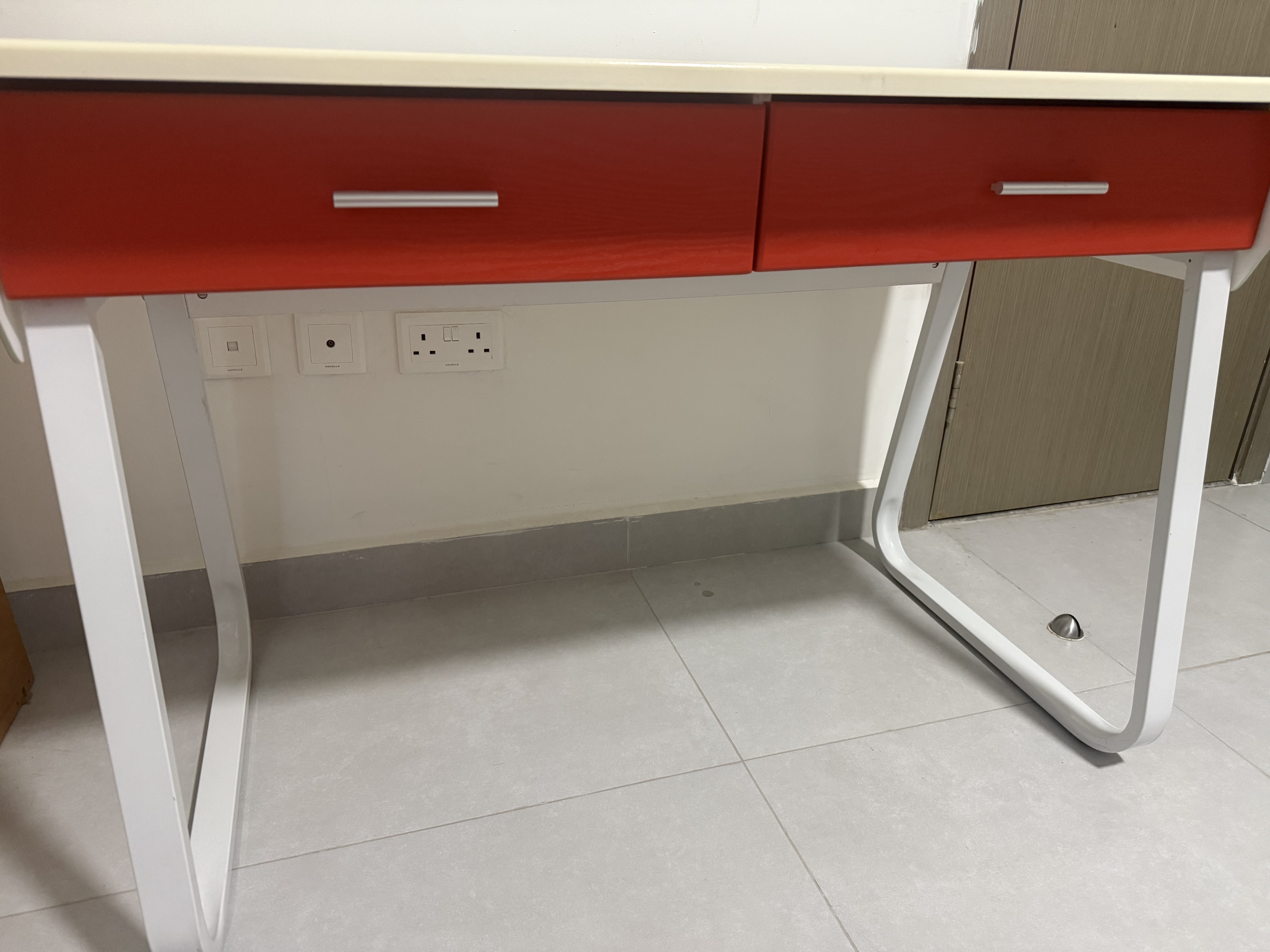 Desk 110x58 cms - Image 1