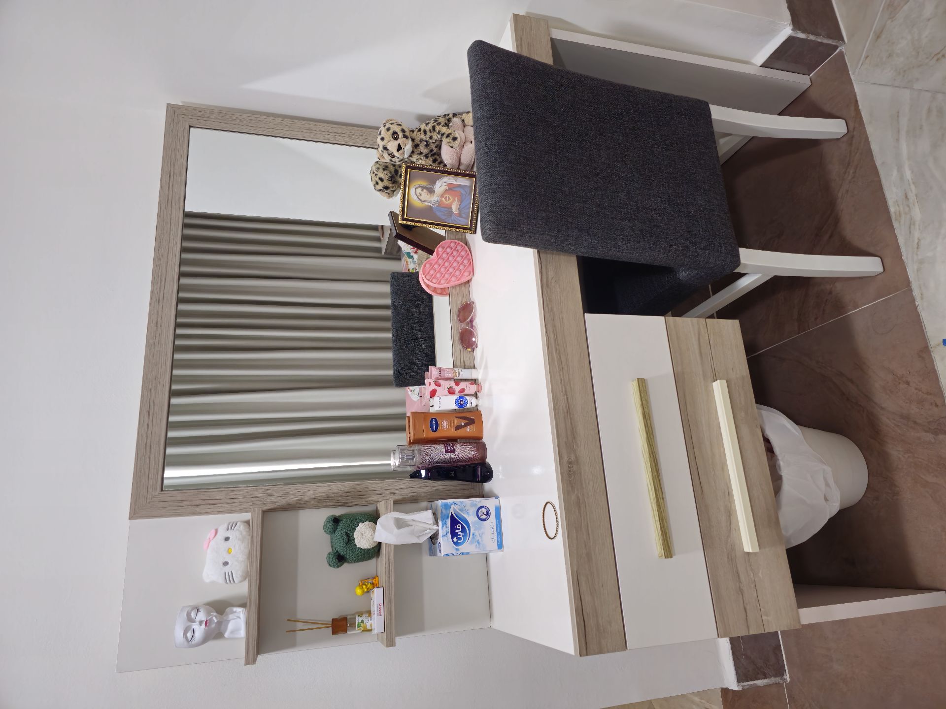 Sofa-3 nos , wardrobs-2 nos , chairs-2nos, 1 dressing table - Image 8