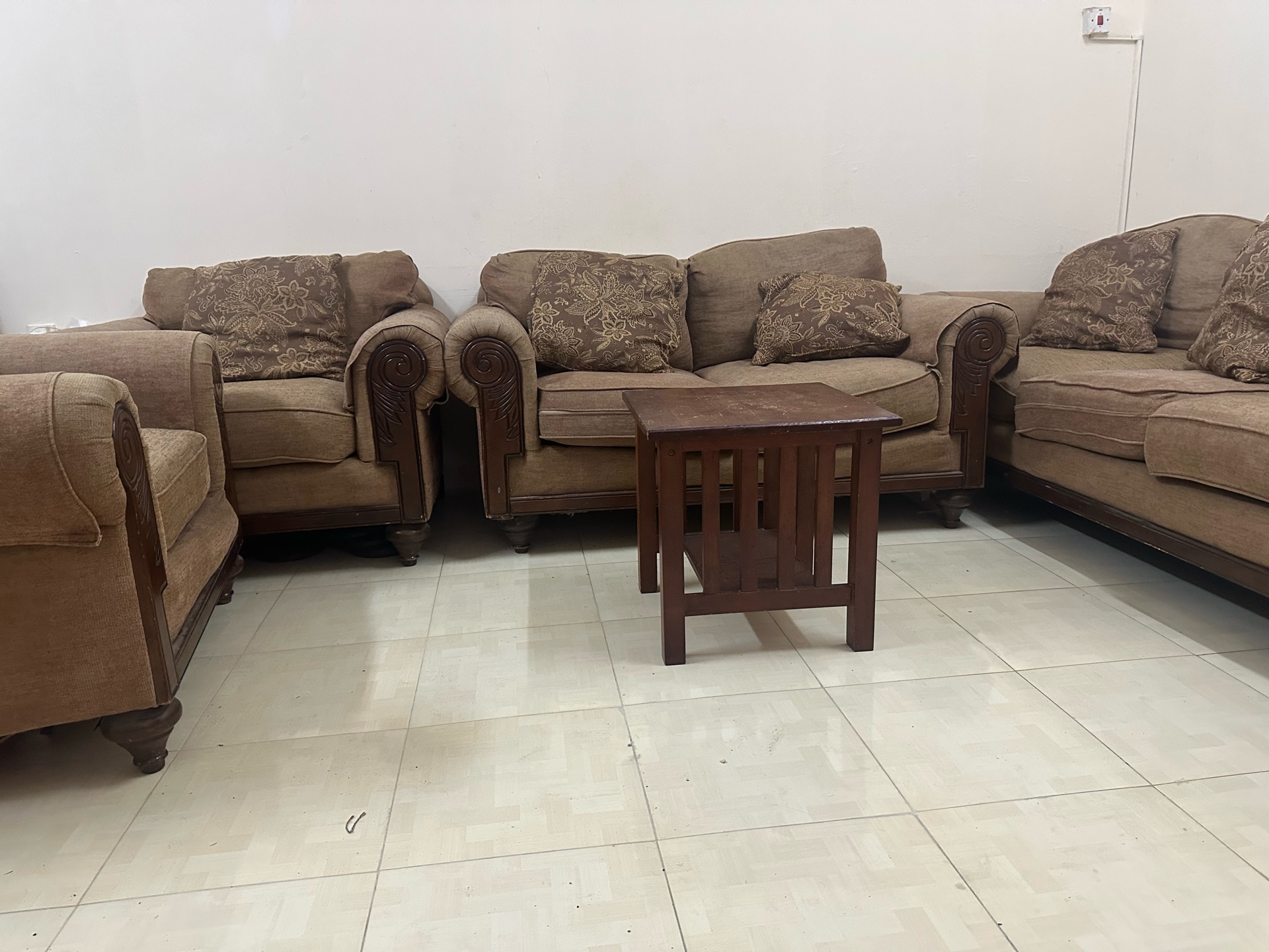 Sofa set with table  - Image 2