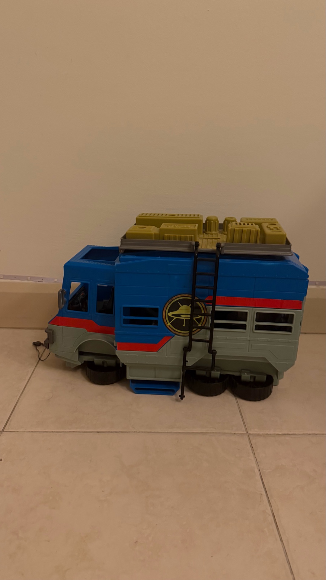 Ben 10 Rustbucket Delux Vehicle Transforming Playset - Image 7
