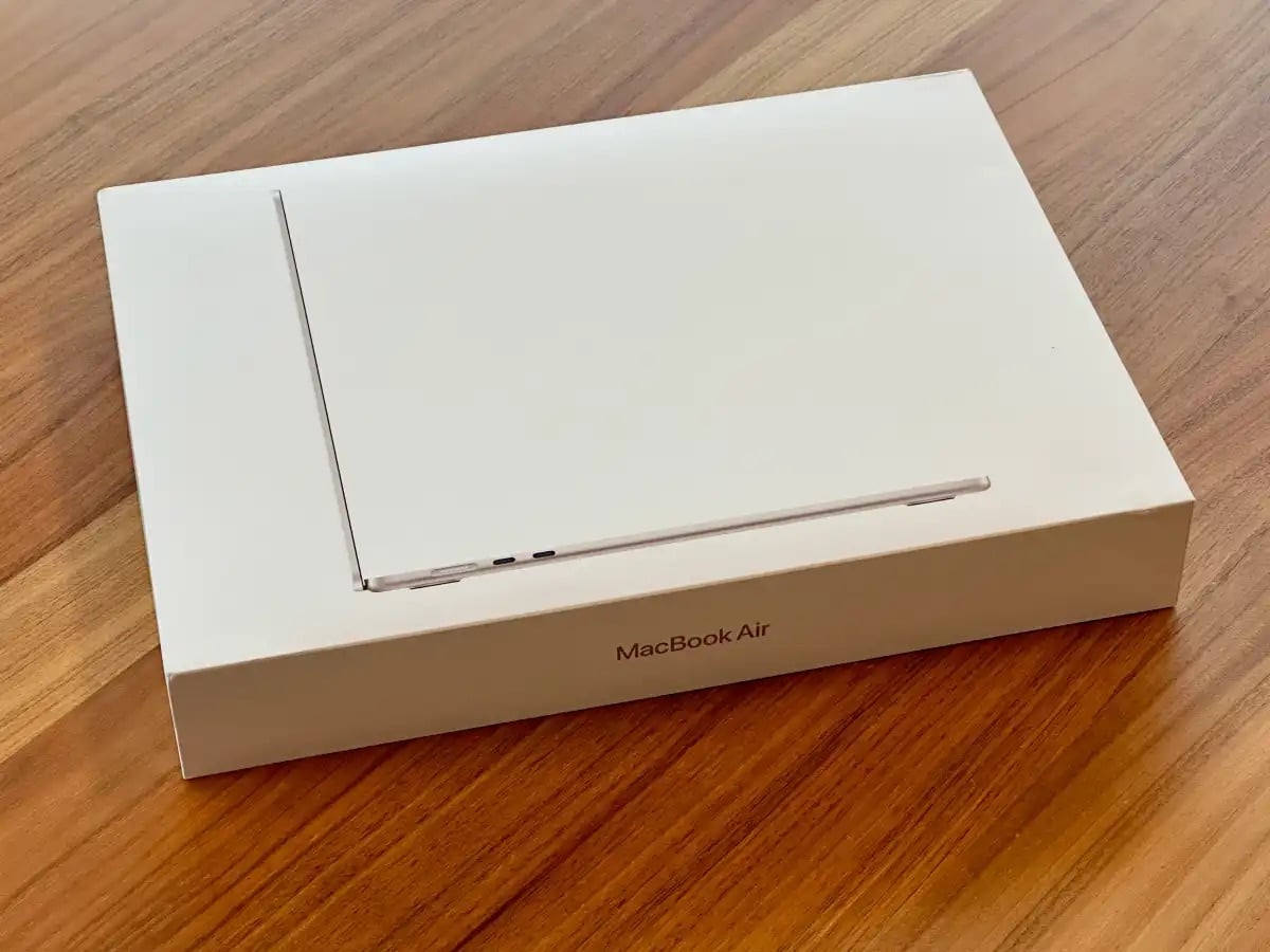 Apple MacBook Air M4 15Inhc 16/256 - Image 1