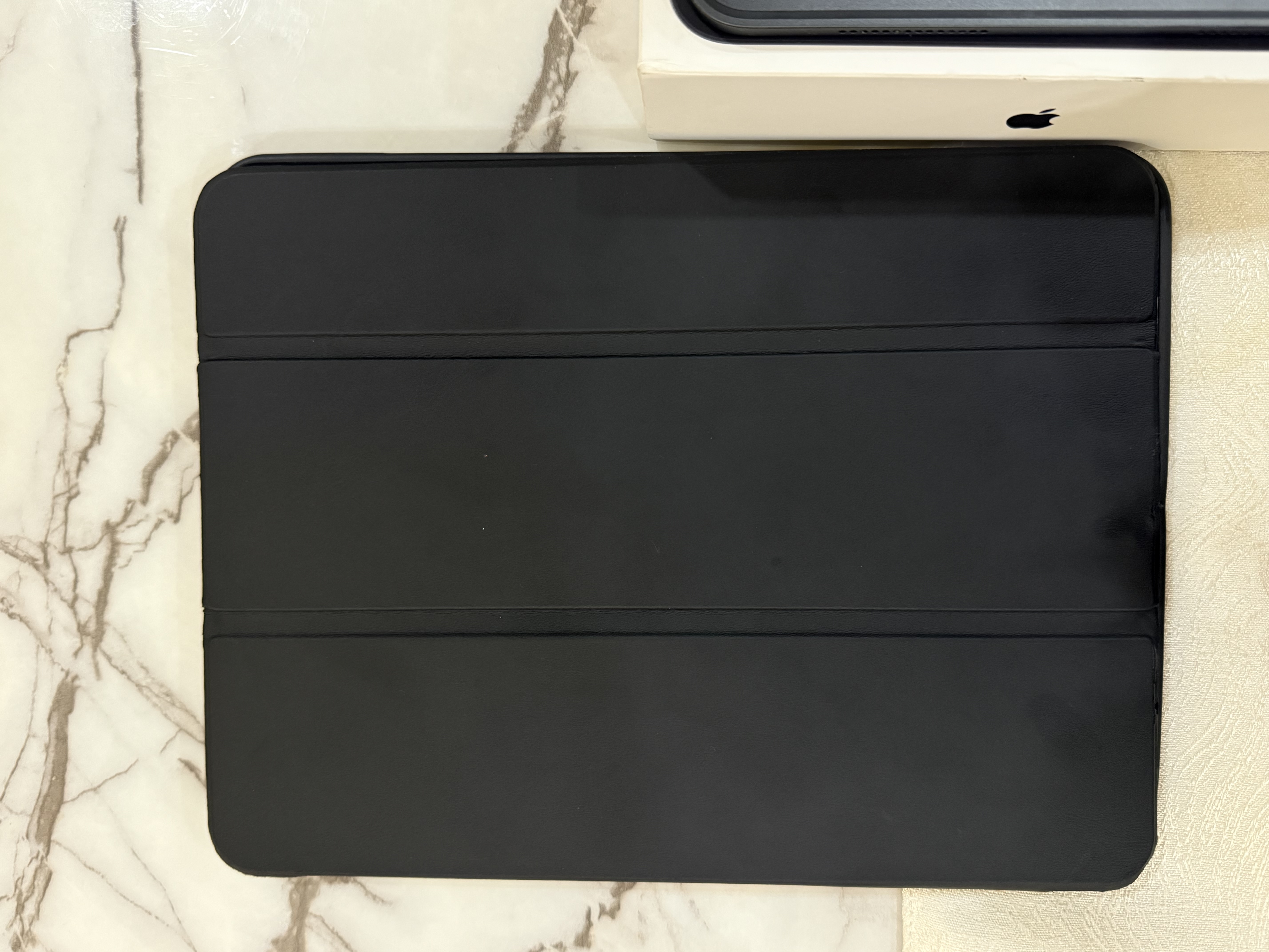 Ipad pro (M4) along with the accessories  - Image 3
