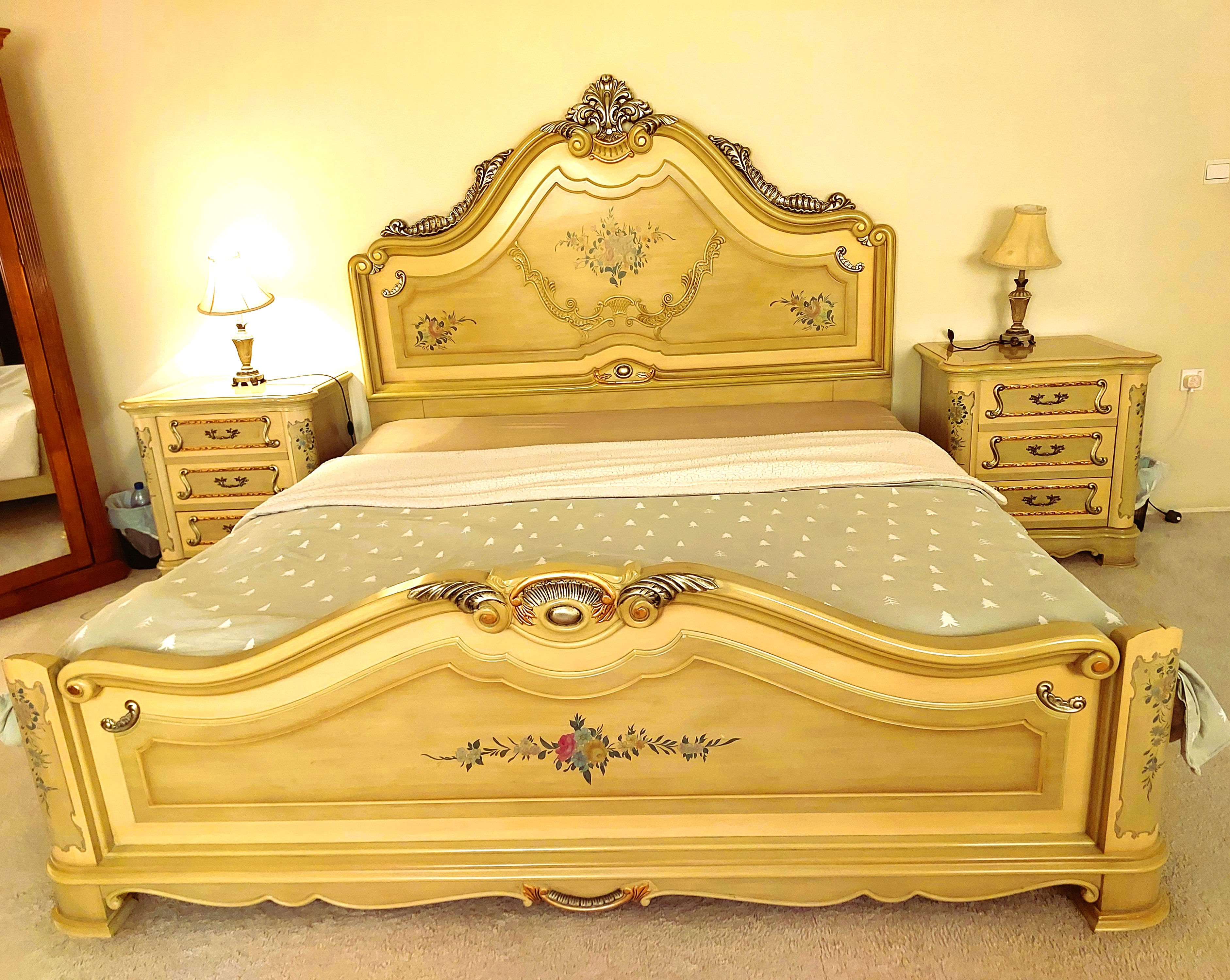 American Furniture bedroom set - Image 1